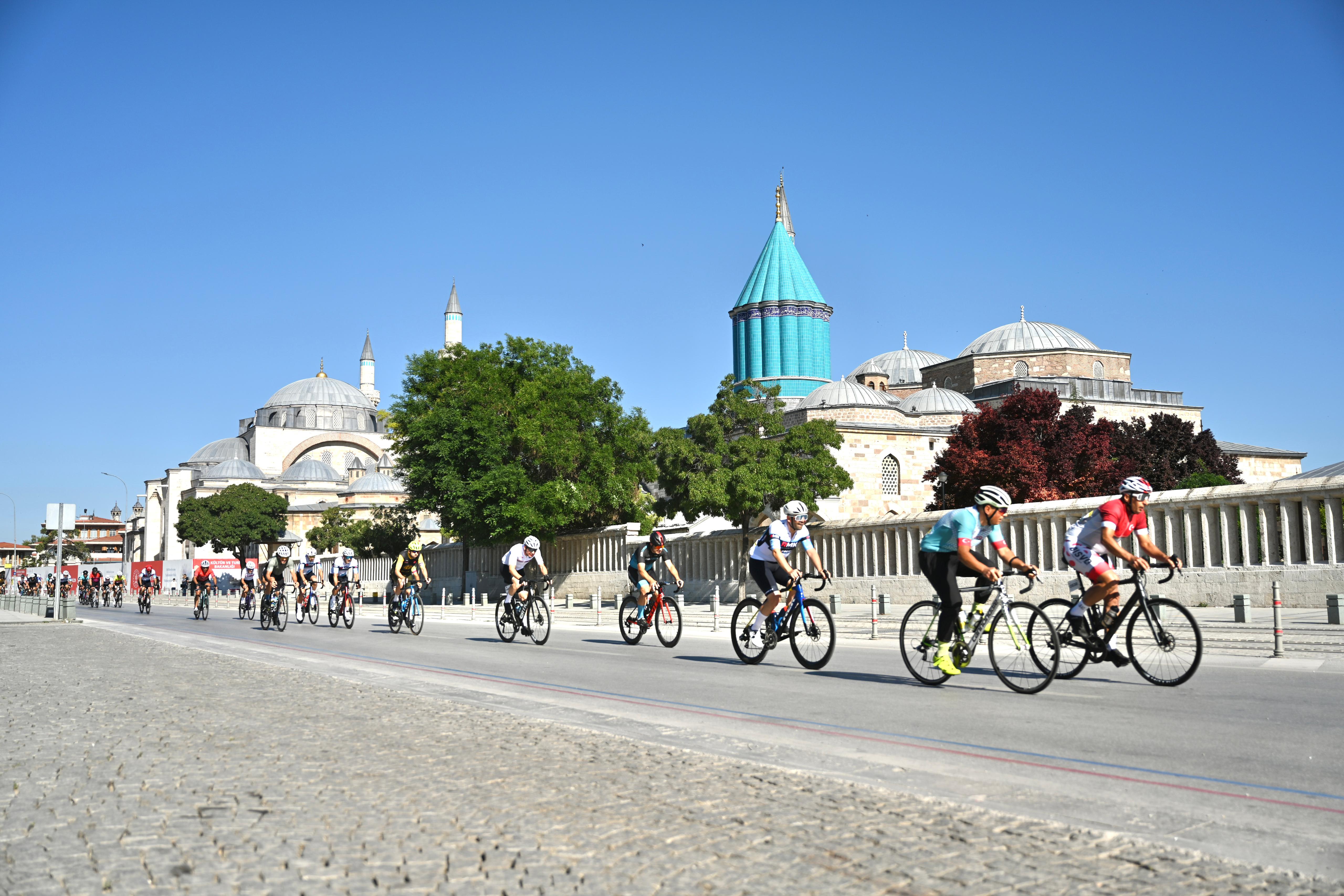 AVRUPA BİSİKLET BAŞKENTİ KONYA’DA GRANFONDO BİSİKLET YOL YARIŞI HEYECANI YAŞANDI