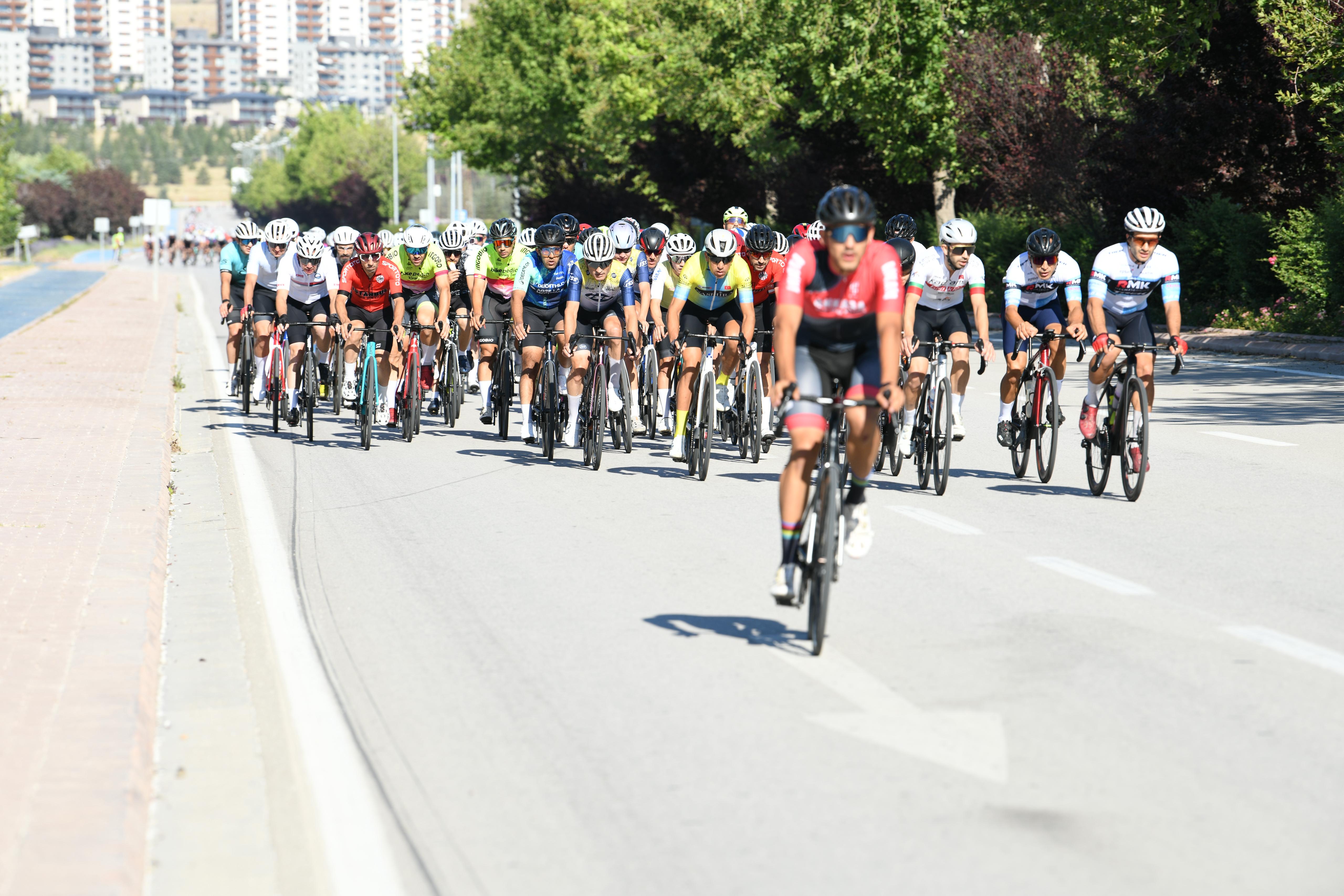 AVRUPA BİSİKLET BAŞKENTİ KONYA’DA GRANFONDO BİSİKLET YOL YARIŞI HEYECANI YAŞANDI