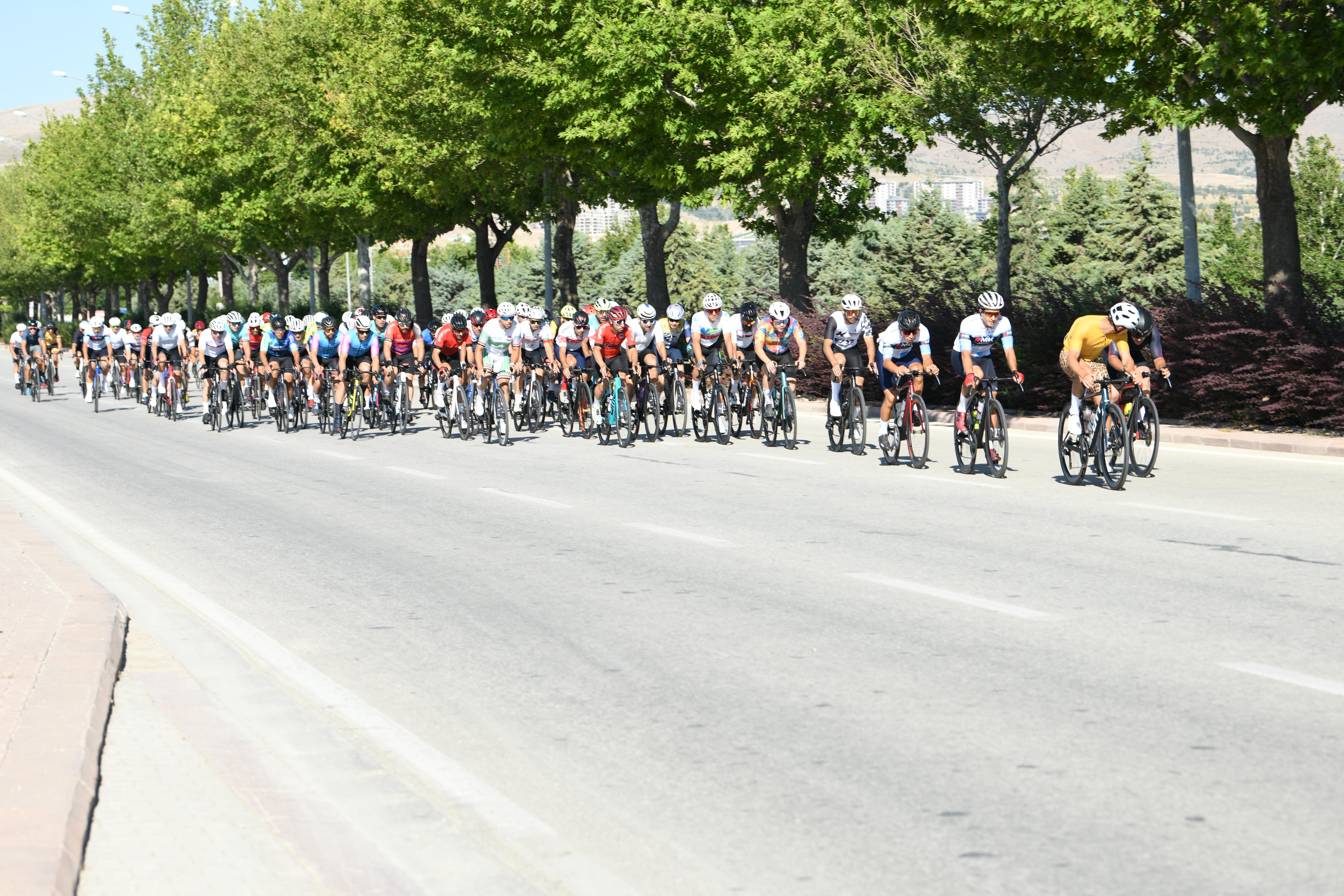 AVRUPA BİSİKLET BAŞKENTİ KONYA’DA GRANFONDO BİSİKLET YOL YARIŞI HEYECANI YAŞANDI