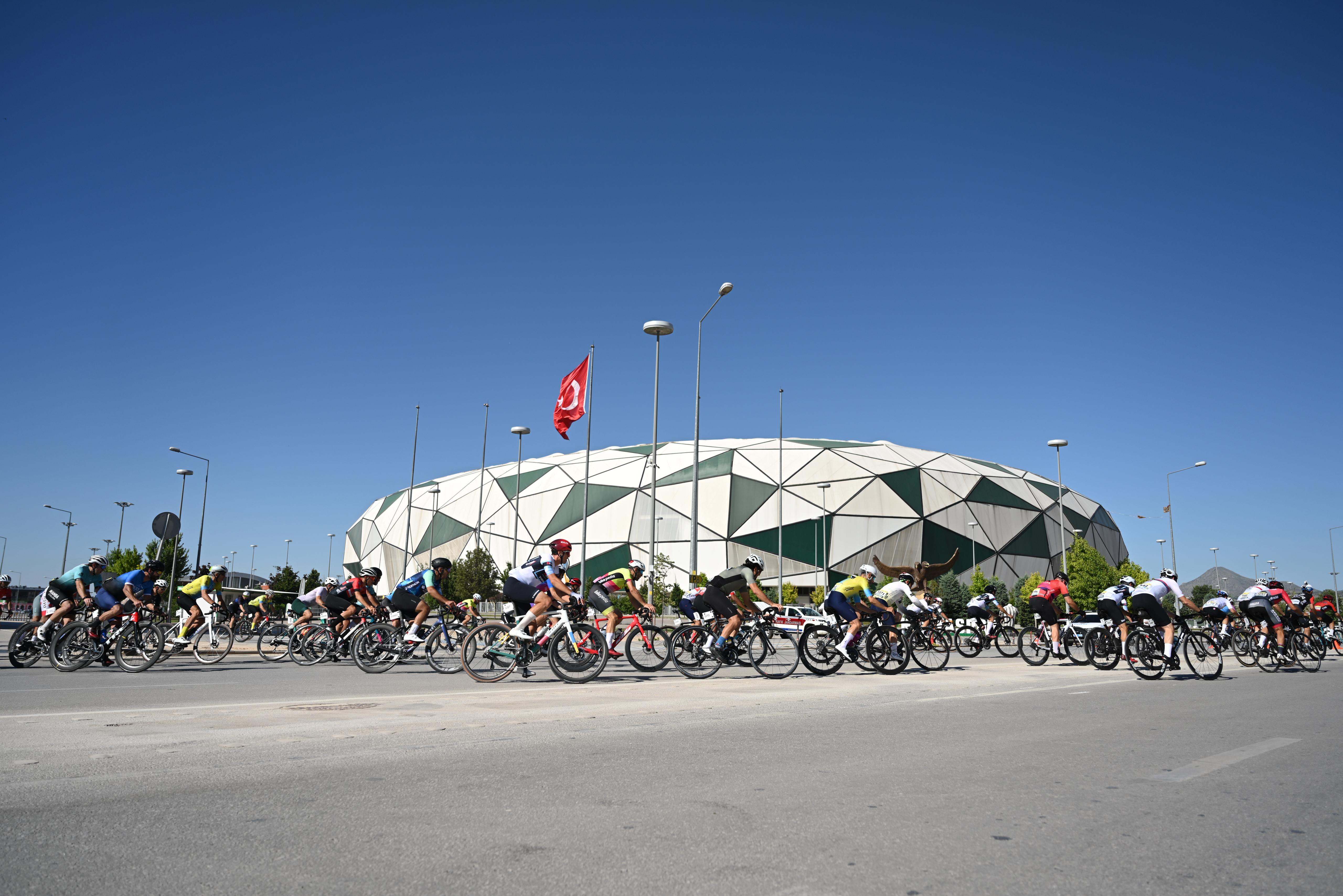 AVRUPA BİSİKLET BAŞKENTİ KONYA’DA GRANFONDO BİSİKLET YOL YARIŞI HEYECANI YAŞANDI