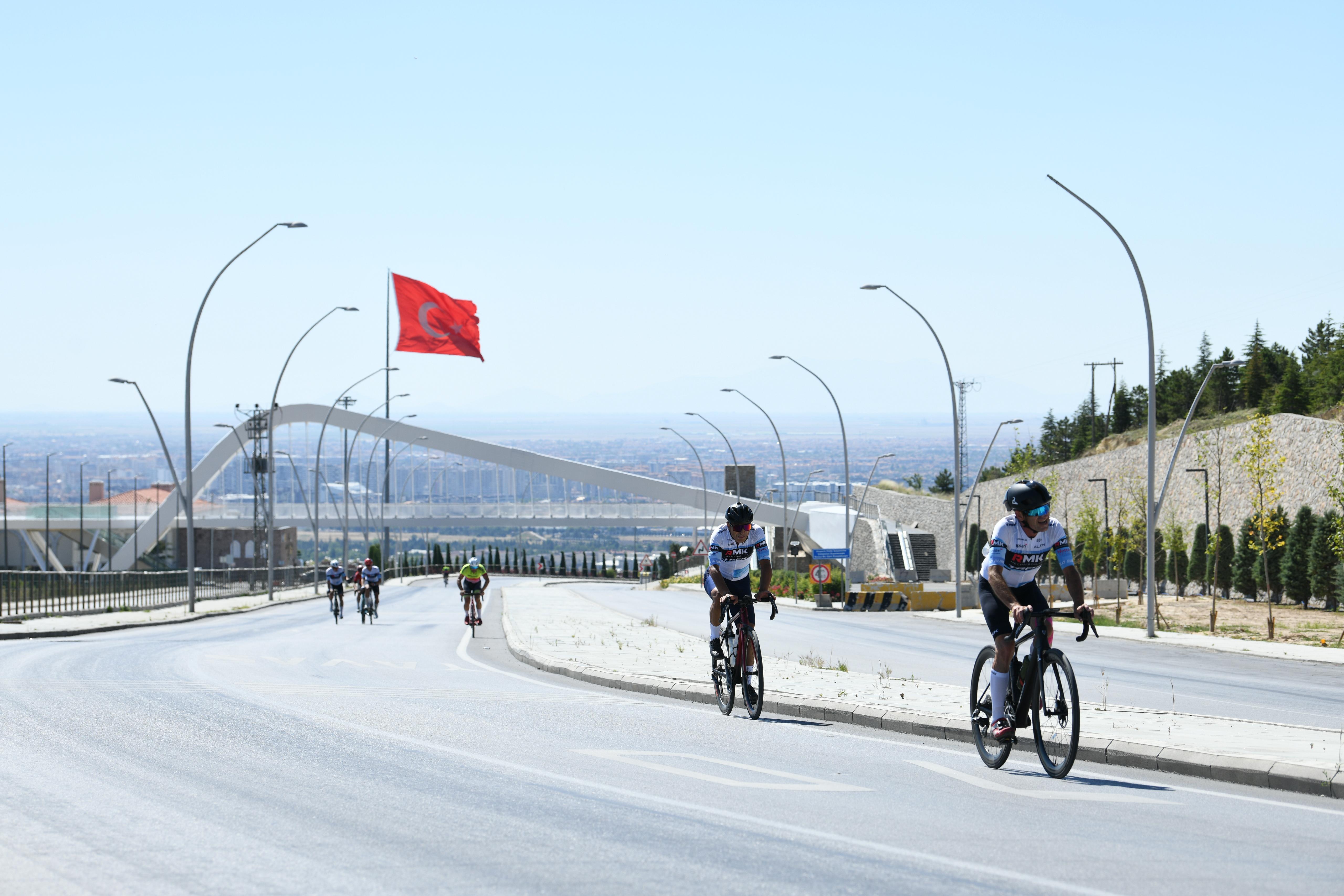 AVRUPA BİSİKLET BAŞKENTİ KONYA’DA GRANFONDO BİSİKLET YOL YARIŞI HEYECANI YAŞANDI