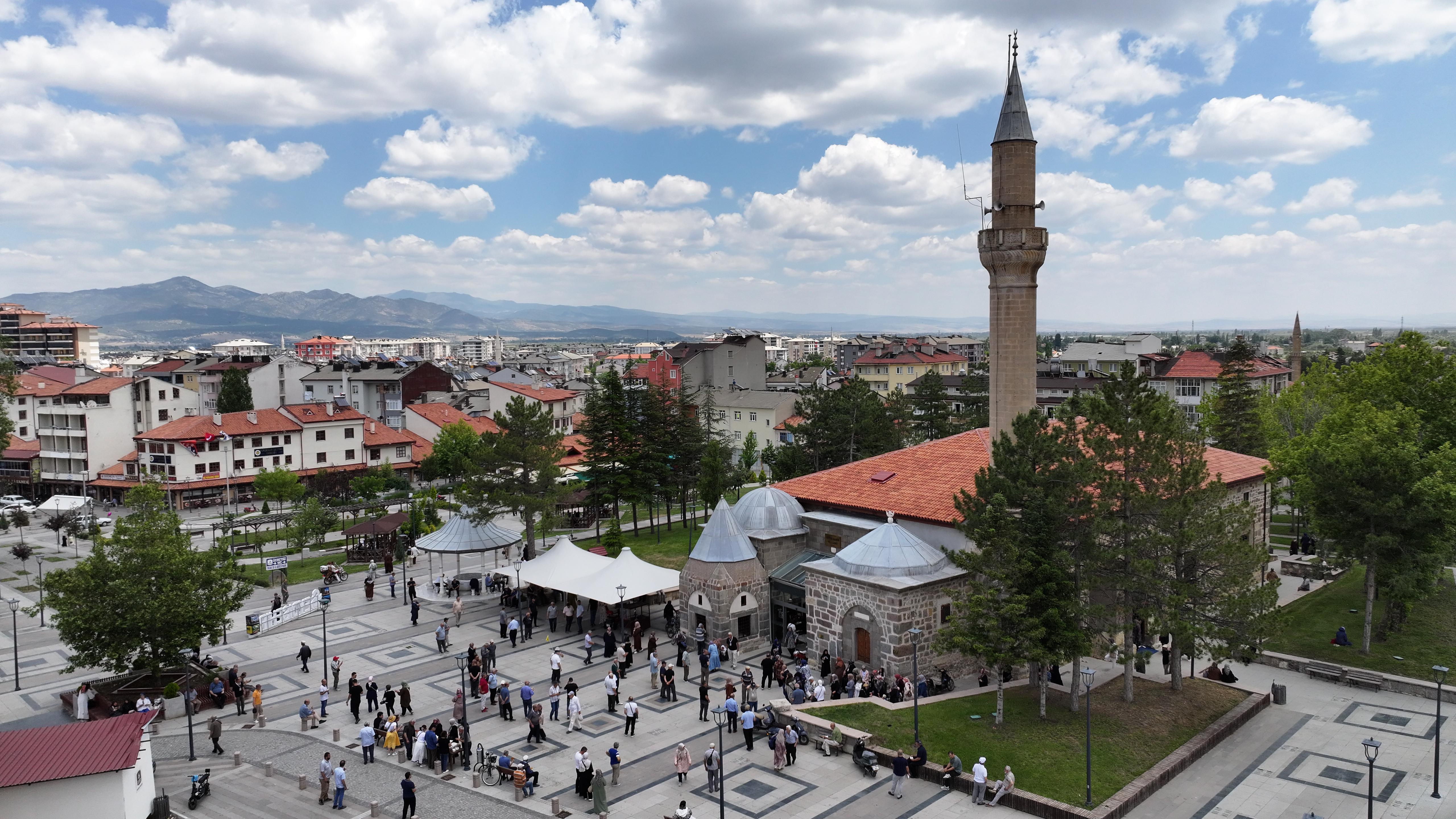 BAŞKAN ALTAY: “EMEKLİLERİMİZ İÇİN HATIRDAN HATIRAYA KÜLTÜR TURLARIMIZ SEYDİŞEHİR-BEYŞEHİR GEZİSİ İLE BAŞLADI”
