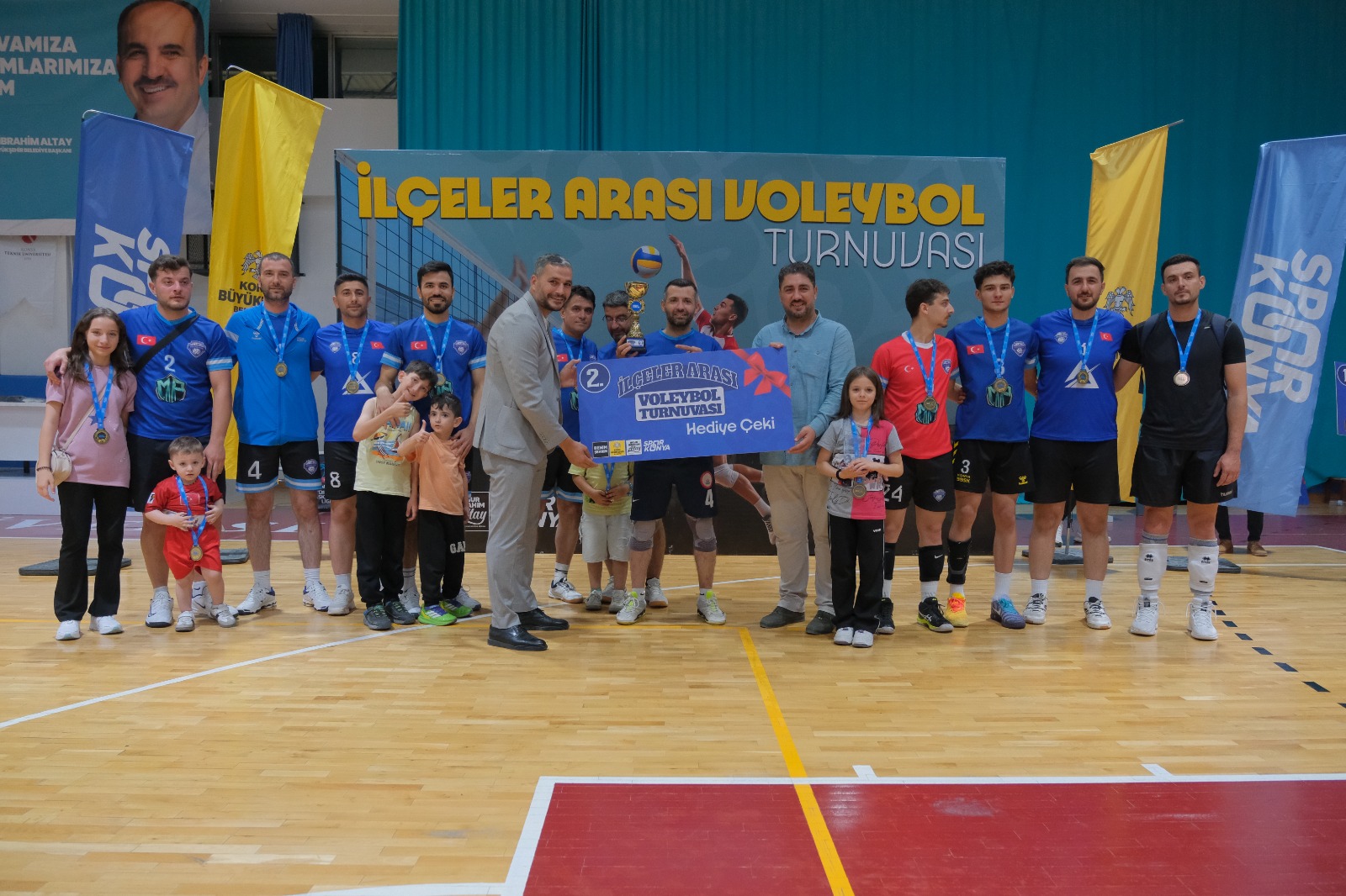 İLÇELER ARASI VOLEYBOL TURNUVASI'NDA ŞAMPİYON HADİM