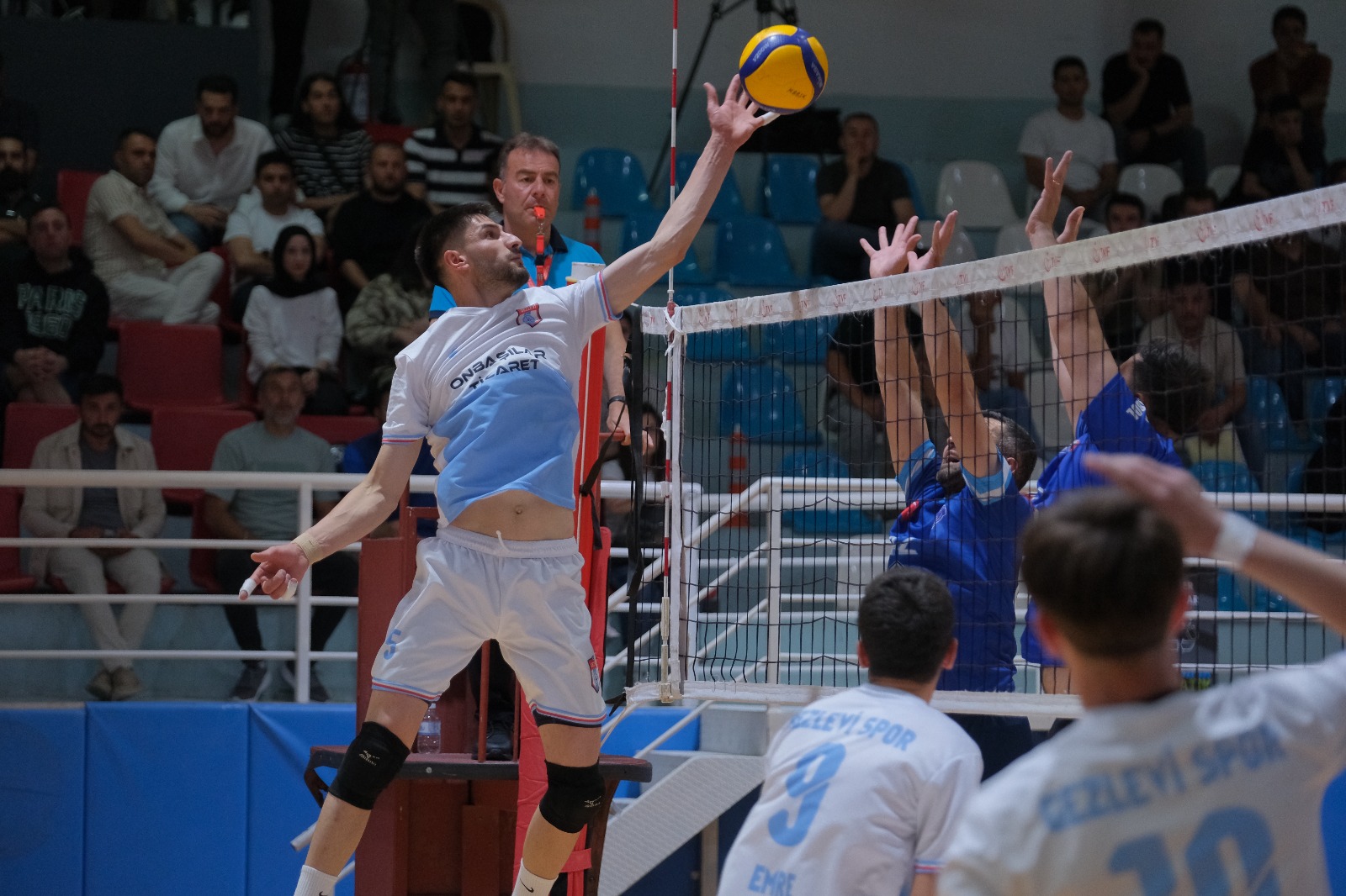 İLÇELER ARASI VOLEYBOL TURNUVASI'NDA ŞAMPİYON HADİM