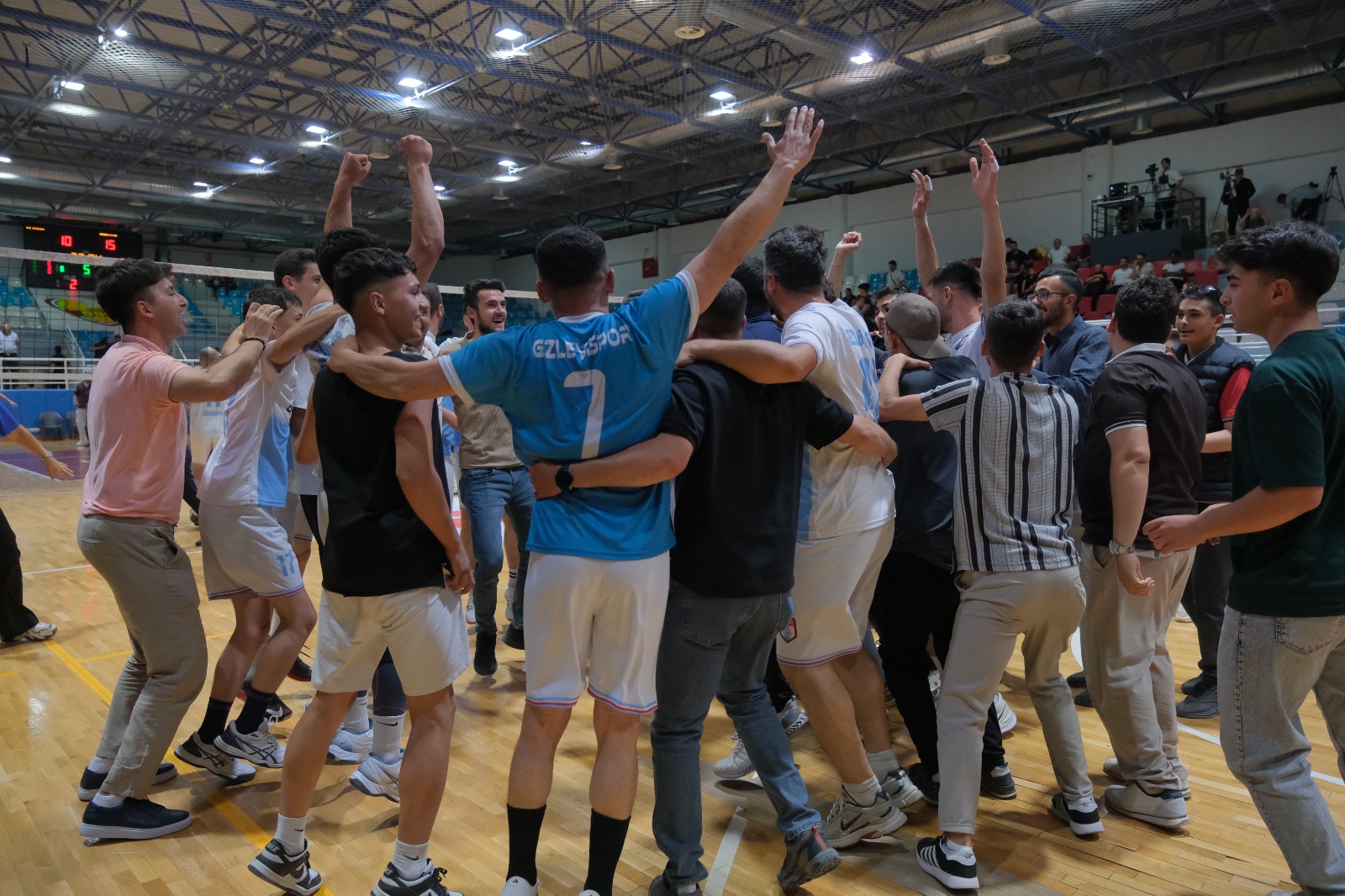 İLÇELER ARASI VOLEYBOL TURNUVASI'NDA ŞAMPİYON HADİM