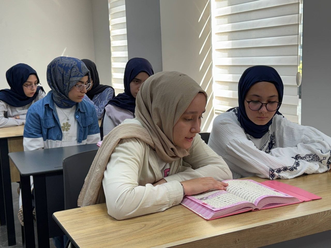 GENÇLER, YAZI LİSE MEDENİYET AKADEMİLERİ'NDE KARŞILADI