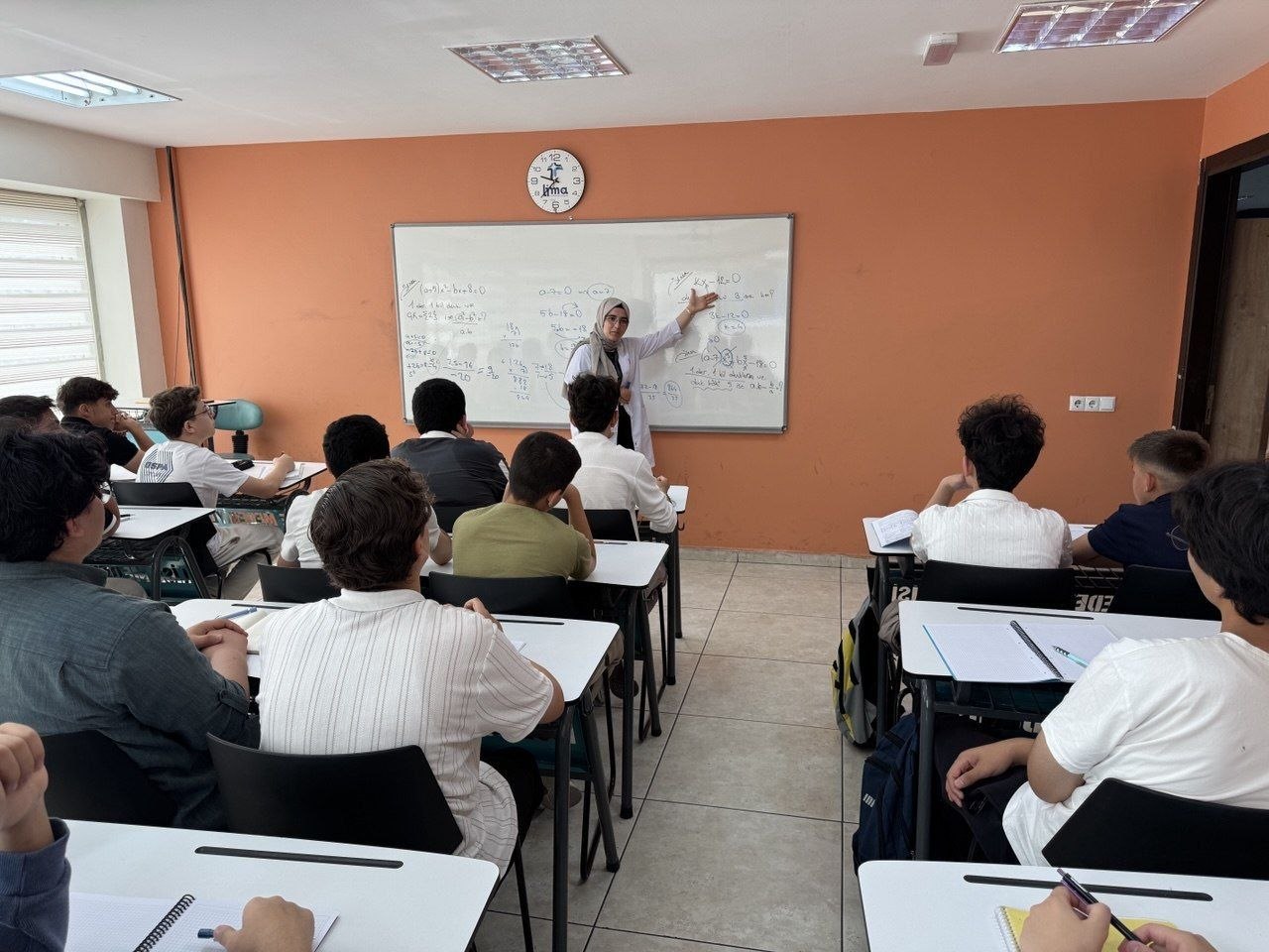 GENÇLER, YAZI LİSE MEDENİYET AKADEMİLERİ'NDE KARŞILADI