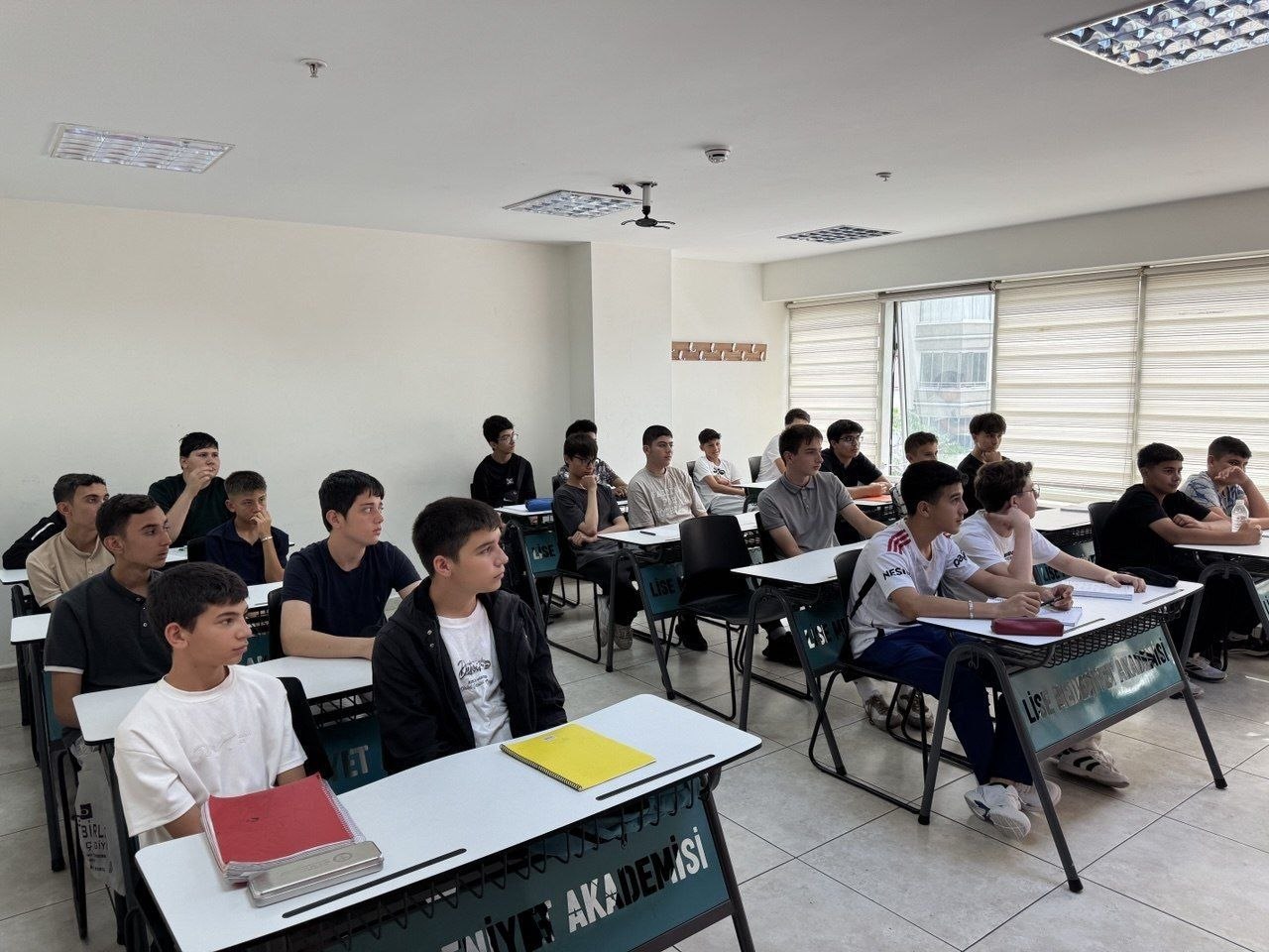 GENÇLER, YAZI LİSE MEDENİYET AKADEMİLERİ'NDE KARŞILADI