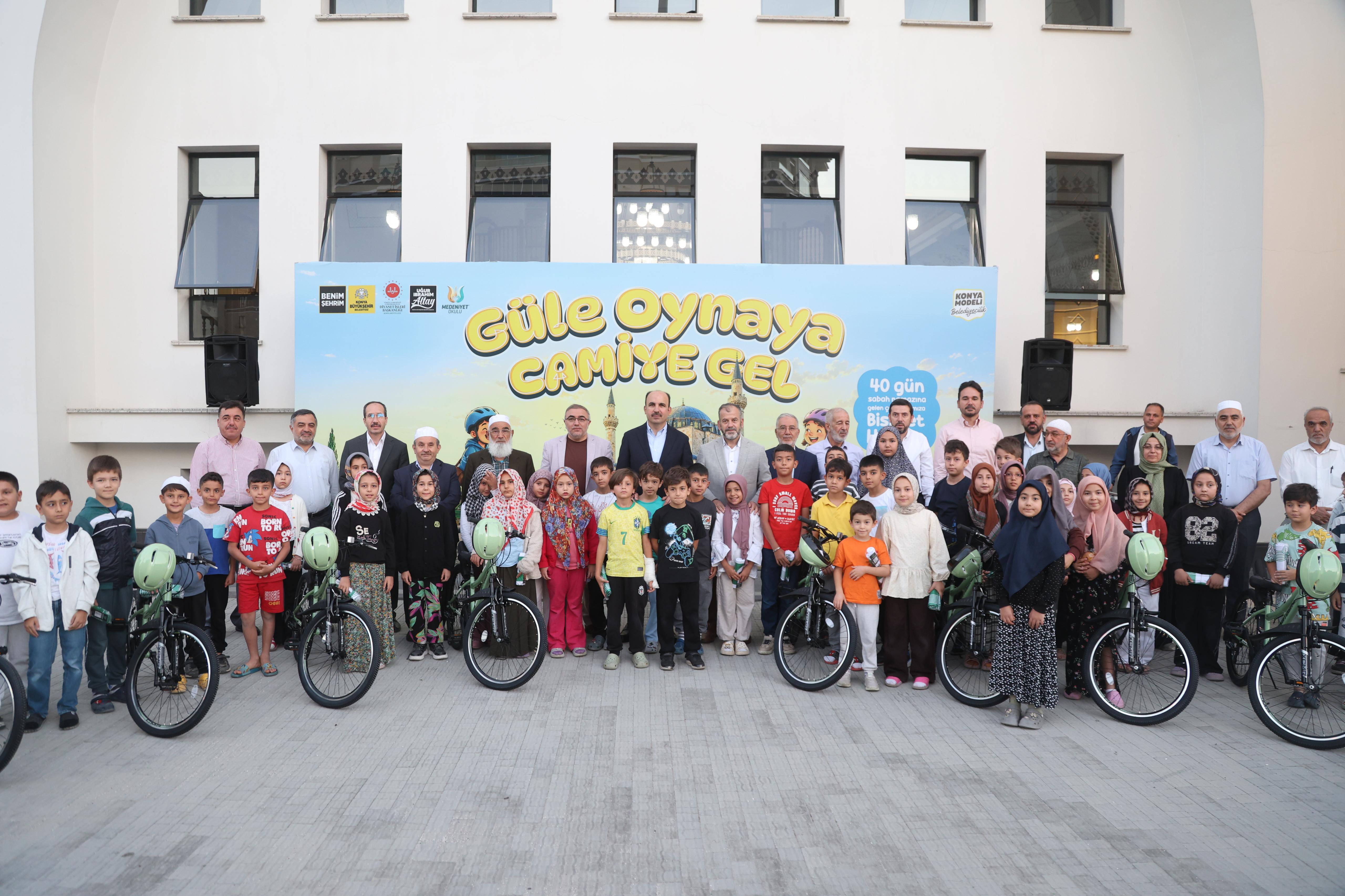 BAŞKAN ALTAY “GÜLE OYNAYA CAMİYE GEL” PROJESİ KAPSAMINDA ÇOCUKLARIN SABAH NAMAZI COŞKUSUNA EŞLİK ETTİ