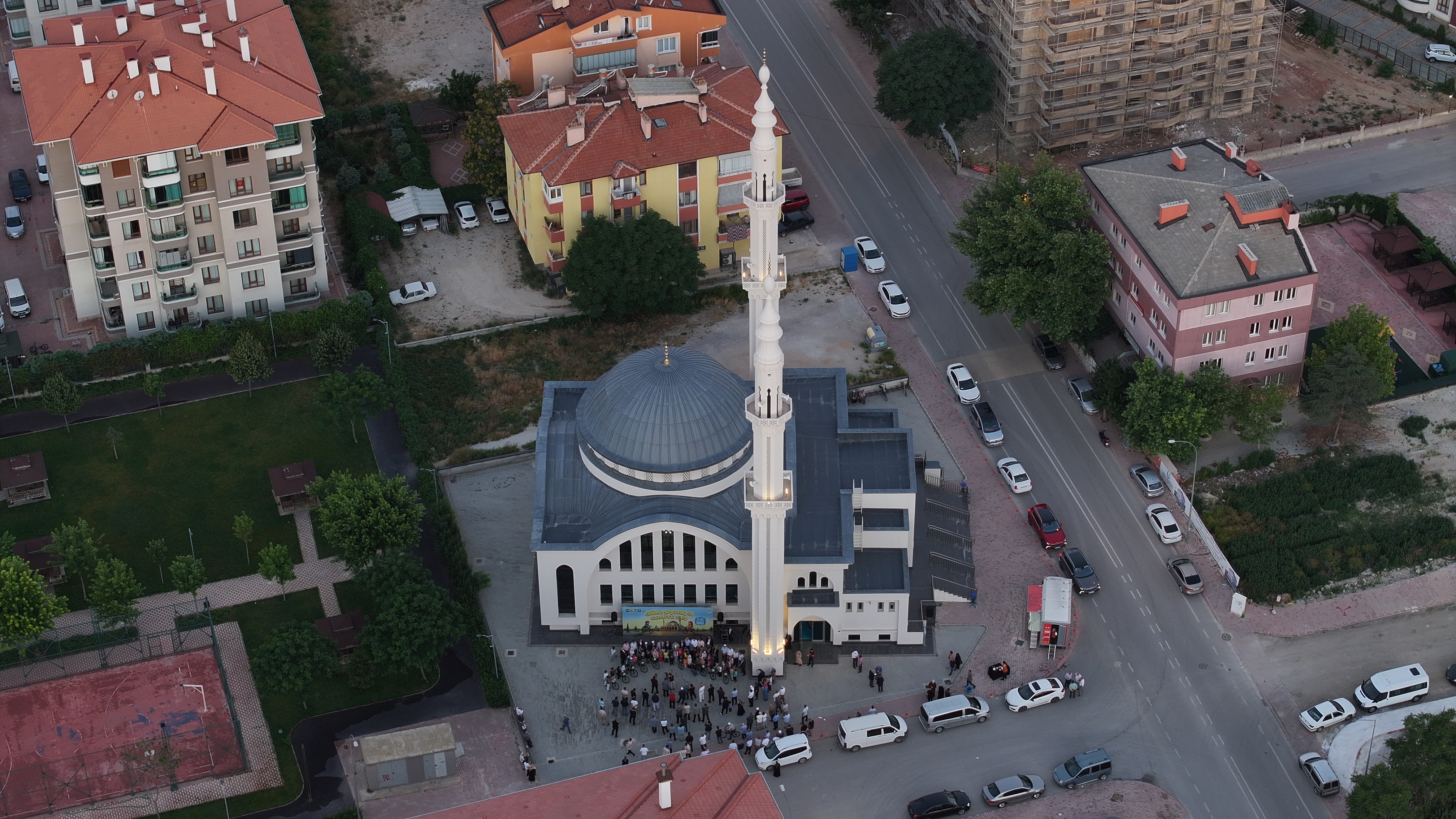 BAŞKAN ALTAY “GÜLE OYNAYA CAMİYE GEL” PROJESİ KAPSAMINDA ÇOCUKLARIN SABAH NAMAZI COŞKUSUNA EŞLİK ETTİ