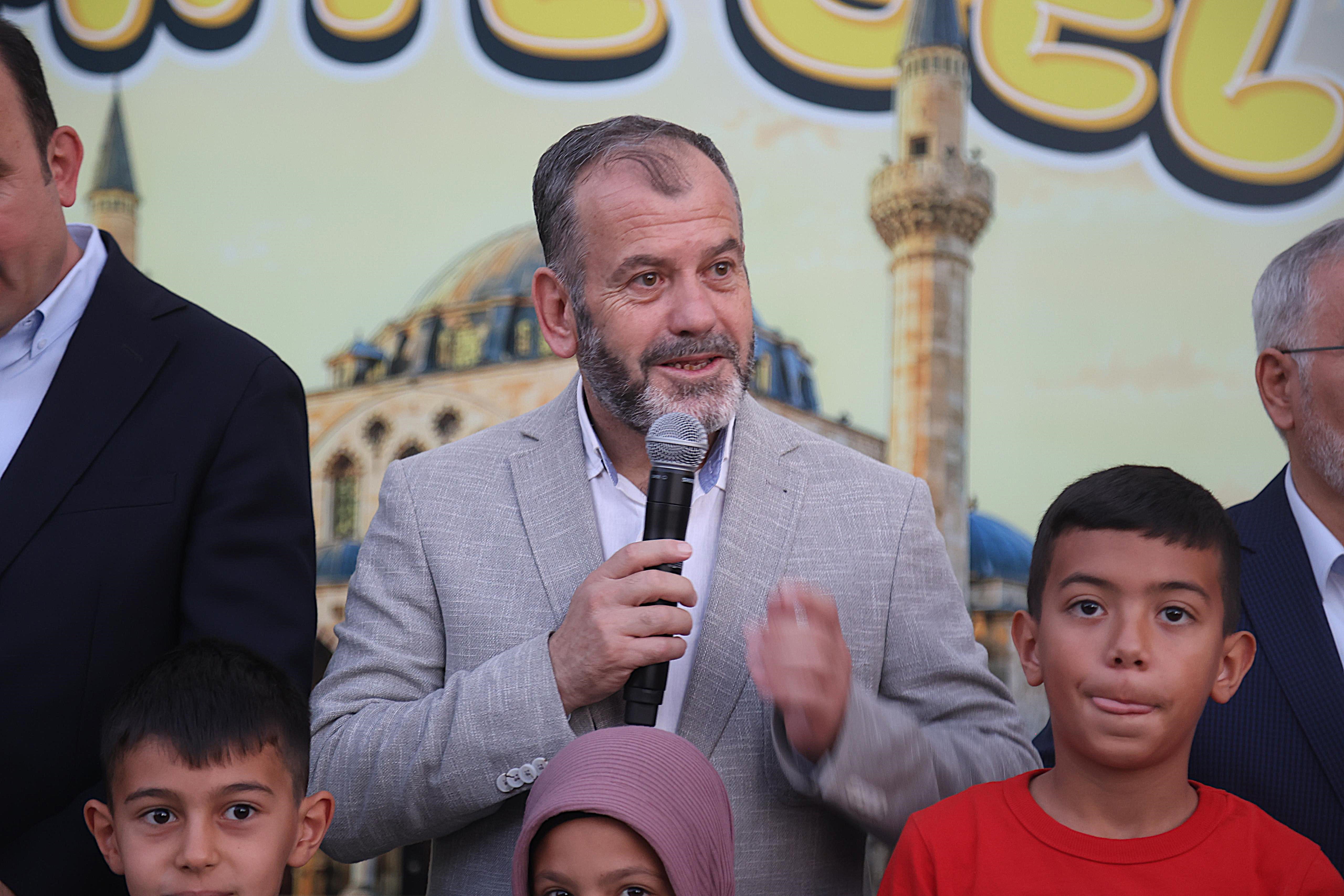 BAŞKAN ALTAY “GÜLE OYNAYA CAMİYE GEL” PROJESİ KAPSAMINDA ÇOCUKLARIN SABAH NAMAZI COŞKUSUNA EŞLİK ETTİ