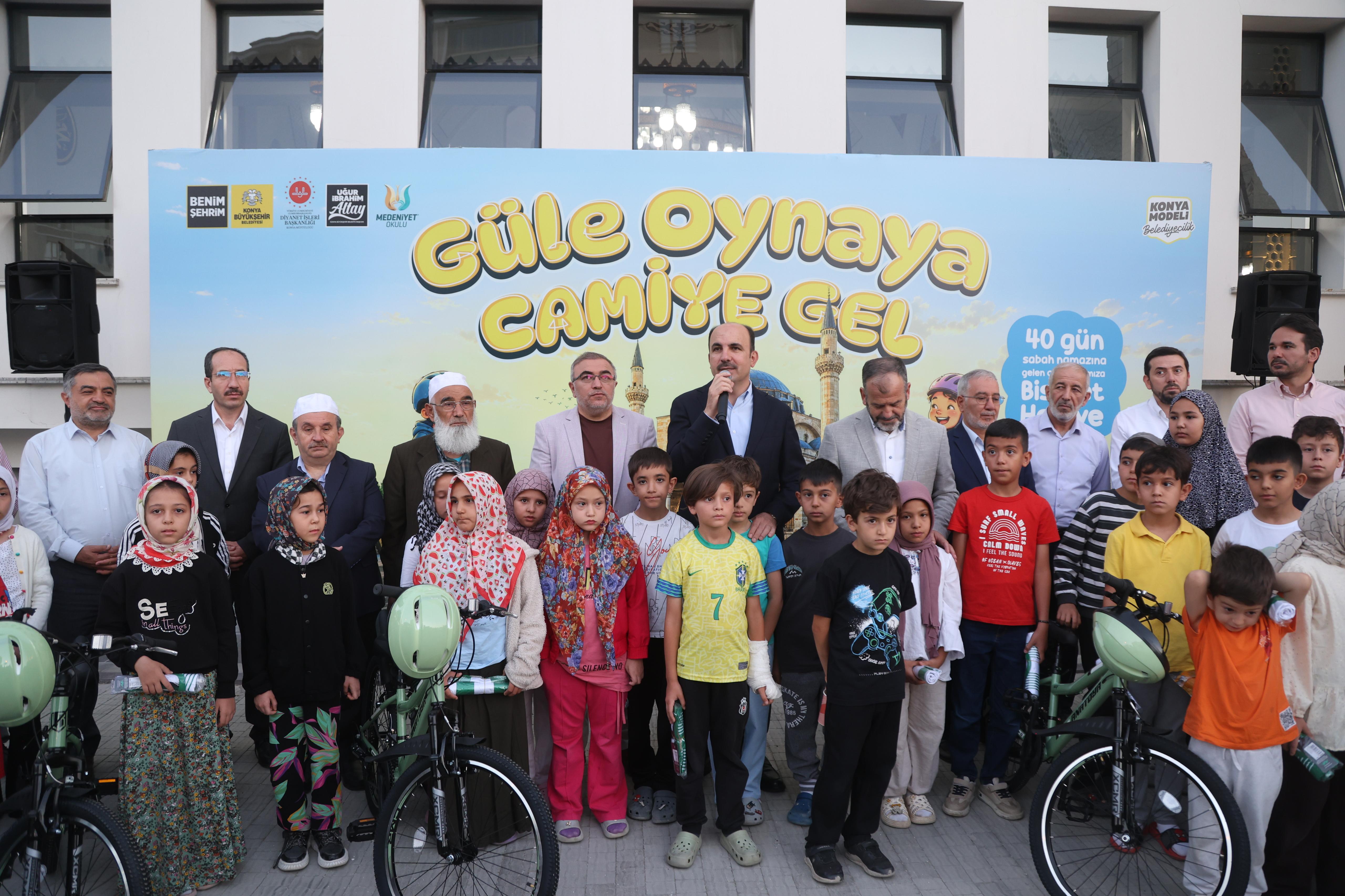 BAŞKAN ALTAY “GÜLE OYNAYA CAMİYE GEL” PROJESİ KAPSAMINDA ÇOCUKLARIN SABAH NAMAZI COŞKUSUNA EŞLİK ETTİ