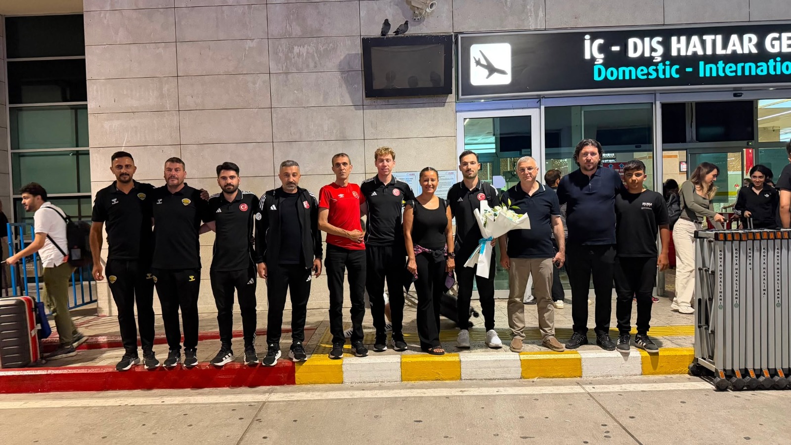 ALMANYA’DA ÜLKEMİZİ GURURLANDIRAN BİSİKLETÇİLERİMİZE COŞKULU KARŞILAMA