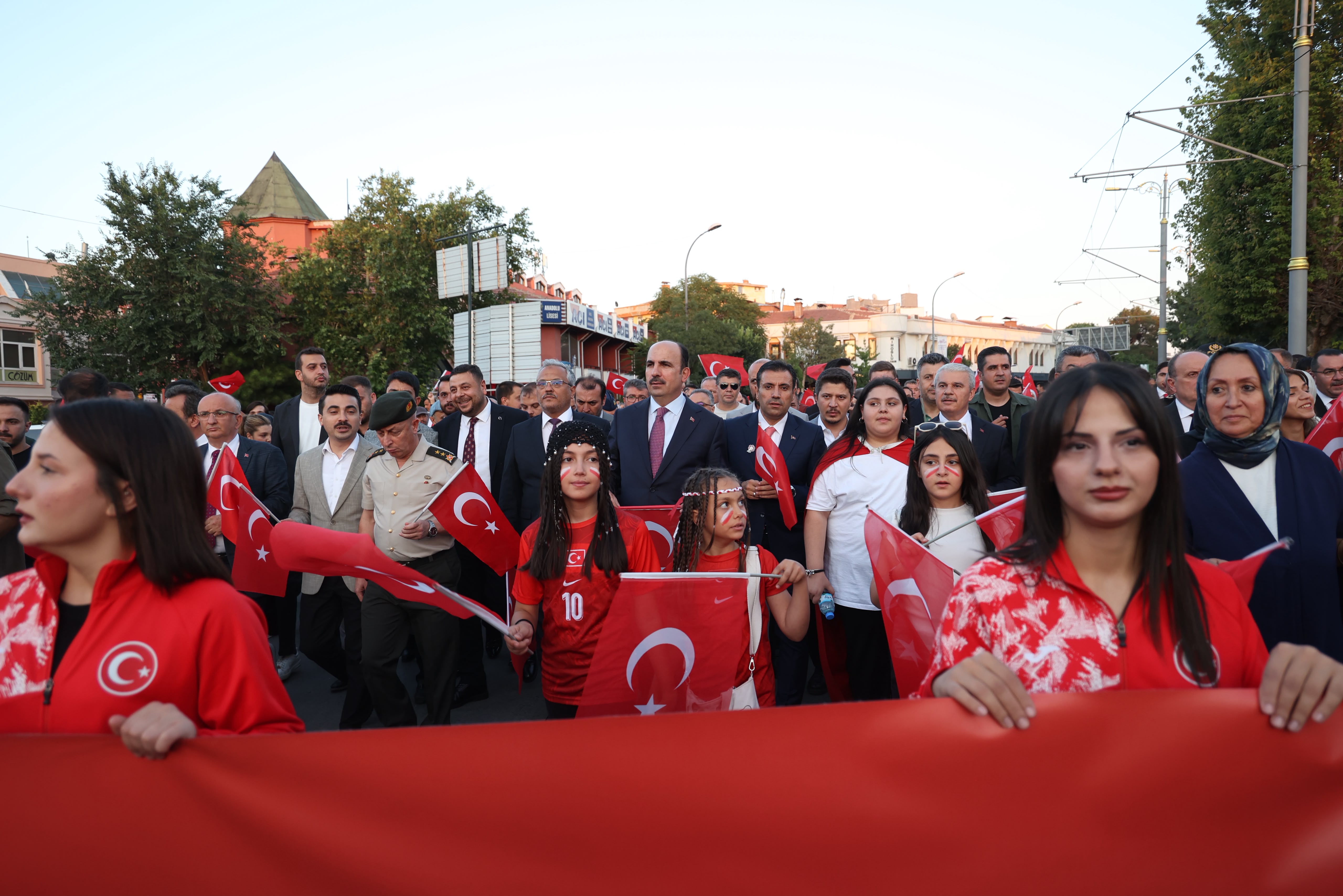 BAŞKAN ALTAY: “BUGÜN ÜLKEMİZE YÖNELİK TEHDİTLER SAVURAN TÜM ZALİM ODAKLAR; 15 TEMMUZ DESTANINI İYİ OKUMALIDIR”