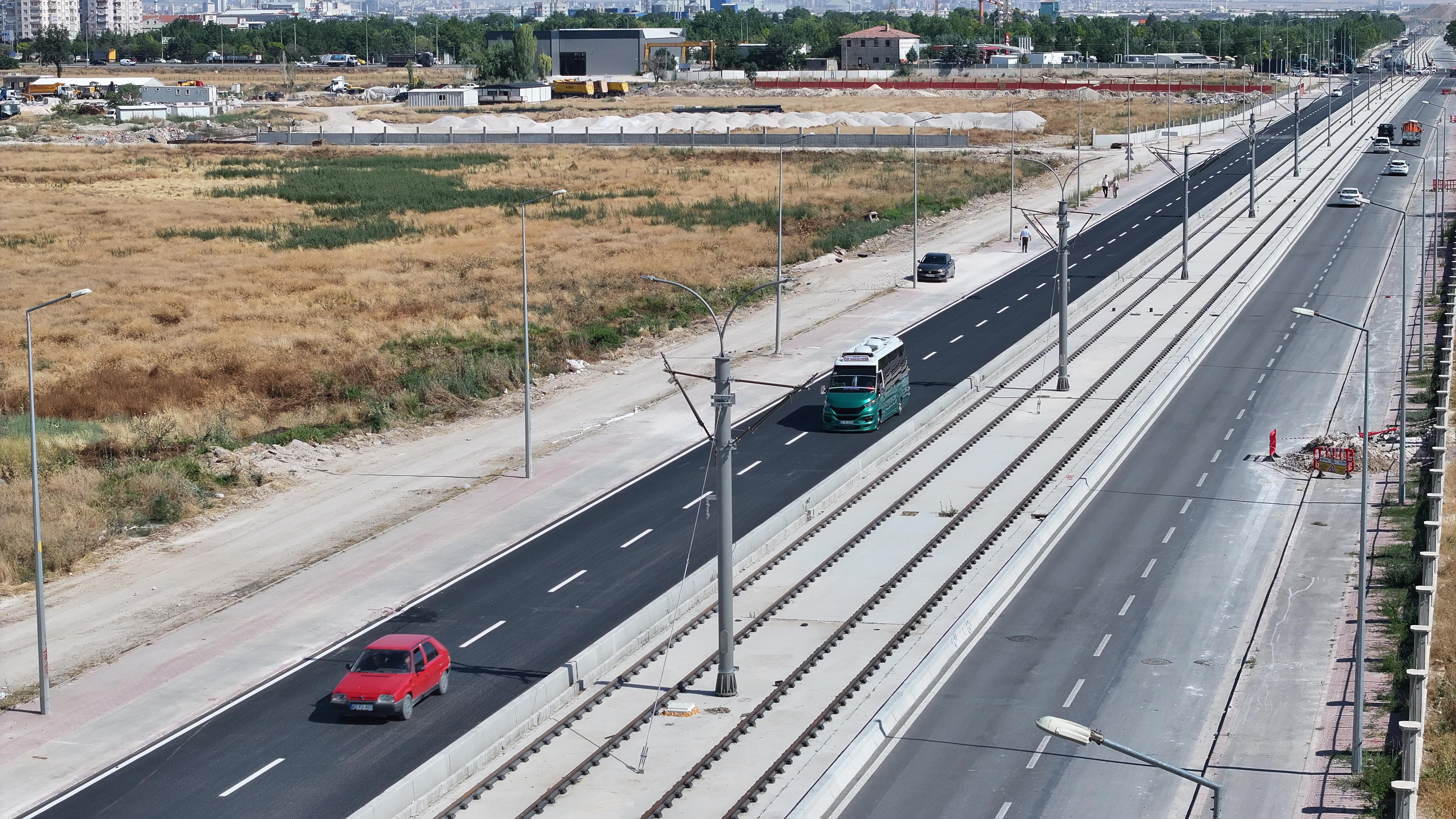 KONYA BÜYÜKŞEHİR, ŞEHİR HASTANESİ-YENİ SANAYİ TRAMVAY HATTI GÜZERGÂHINDAKİ BÖLGELERİN YOL ALTYAPISINI GÜÇLENDİRİYOR
