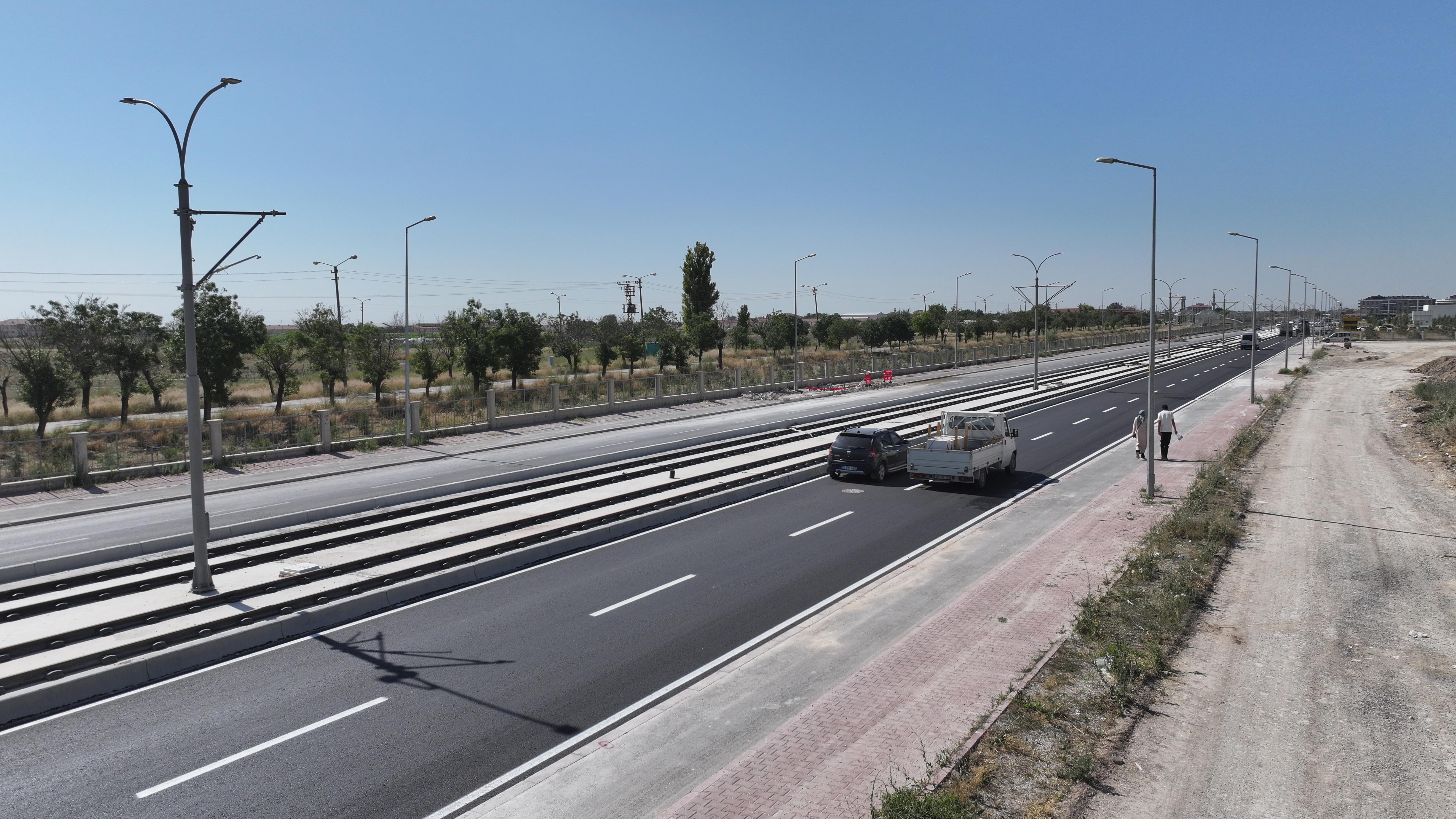 KONYA BÜYÜKŞEHİR, ŞEHİR HASTANESİ-YENİ SANAYİ TRAMVAY HATTI GÜZERGÂHINDAKİ BÖLGELERİN YOL ALTYAPISINI GÜÇLENDİRİYOR