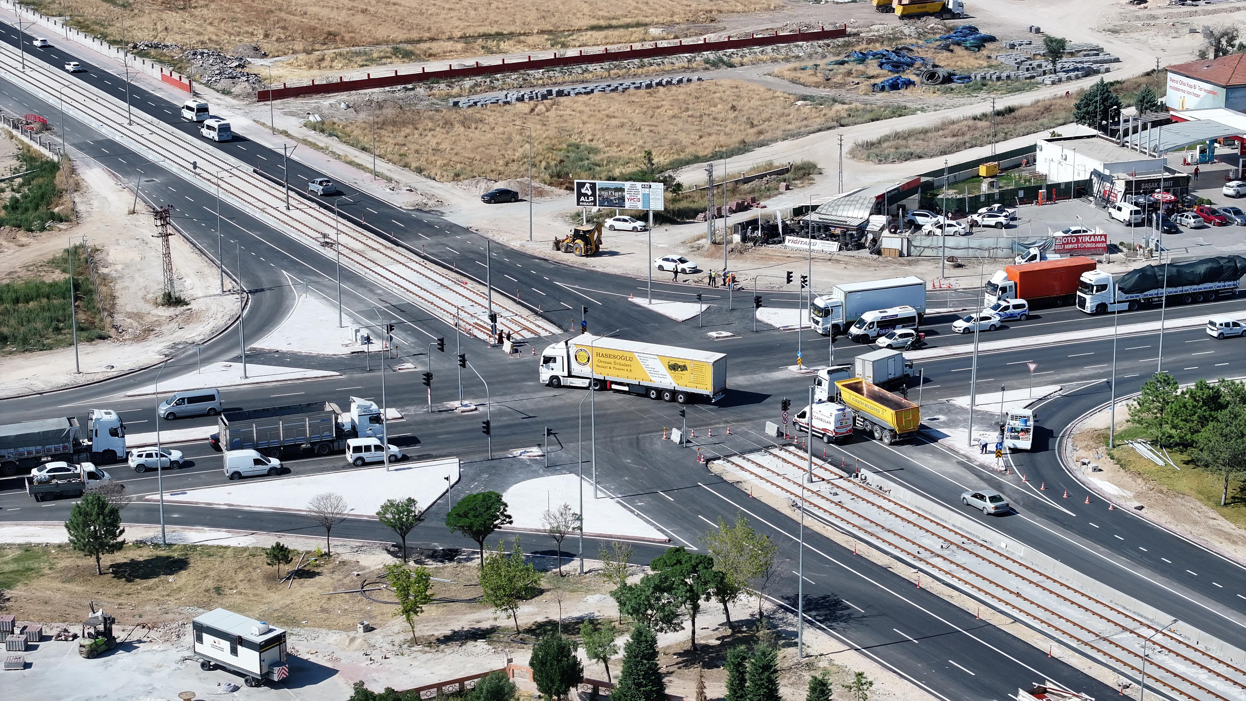 KONYA BÜYÜKŞEHİR, ŞEHİR HASTANESİ-YENİ SANAYİ TRAMVAY HATTI GÜZERGÂHINDAKİ BÖLGELERİN YOL ALTYAPISINI GÜÇLENDİRİYOR