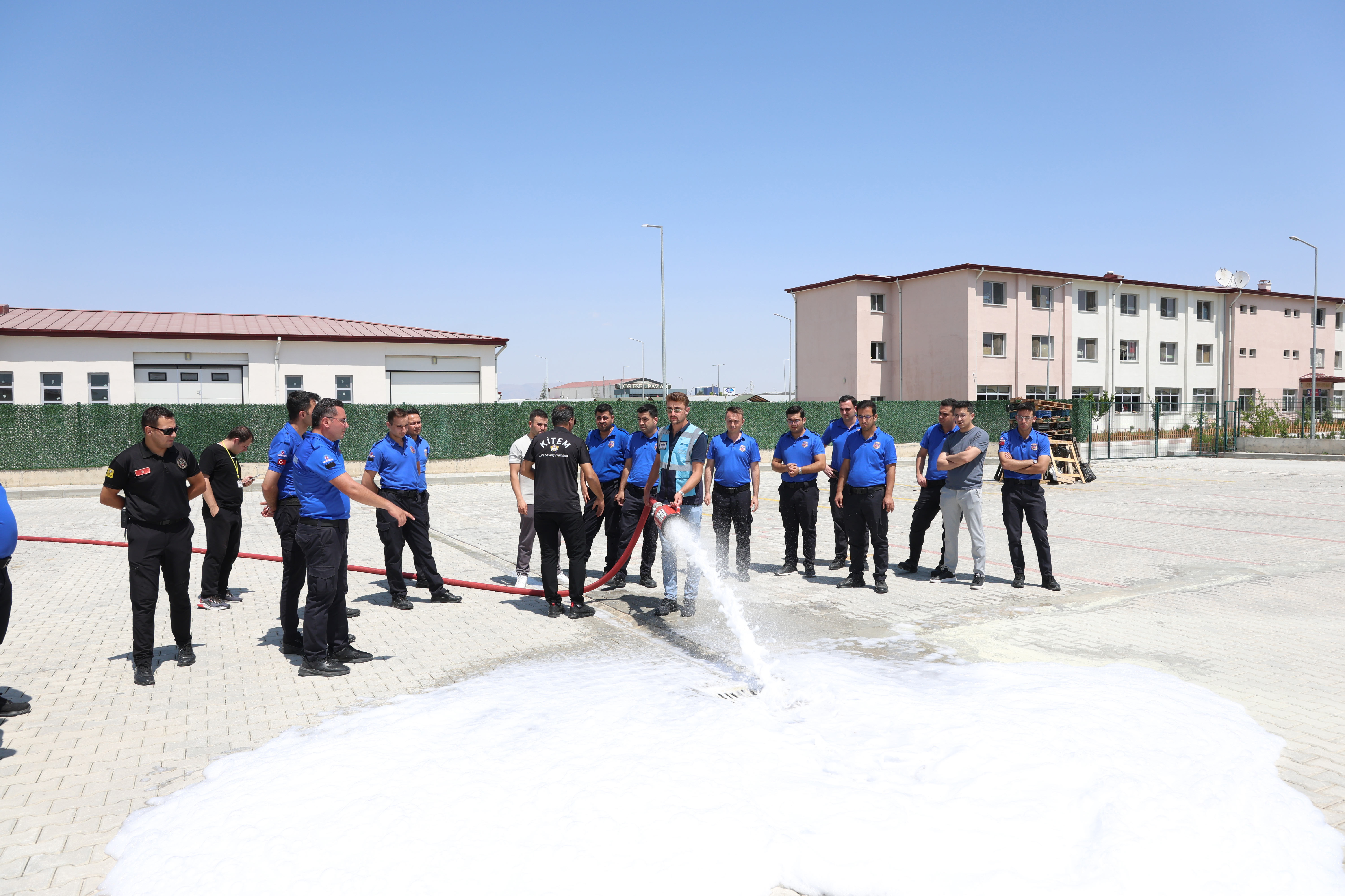 KONYA İTFAİYESİ EREĞLİ T TİPİ CEZA İNFAZ KURUMU PERSONELİNE YANGINA MÜDAHALE EĞİTİMİ VERDİ
