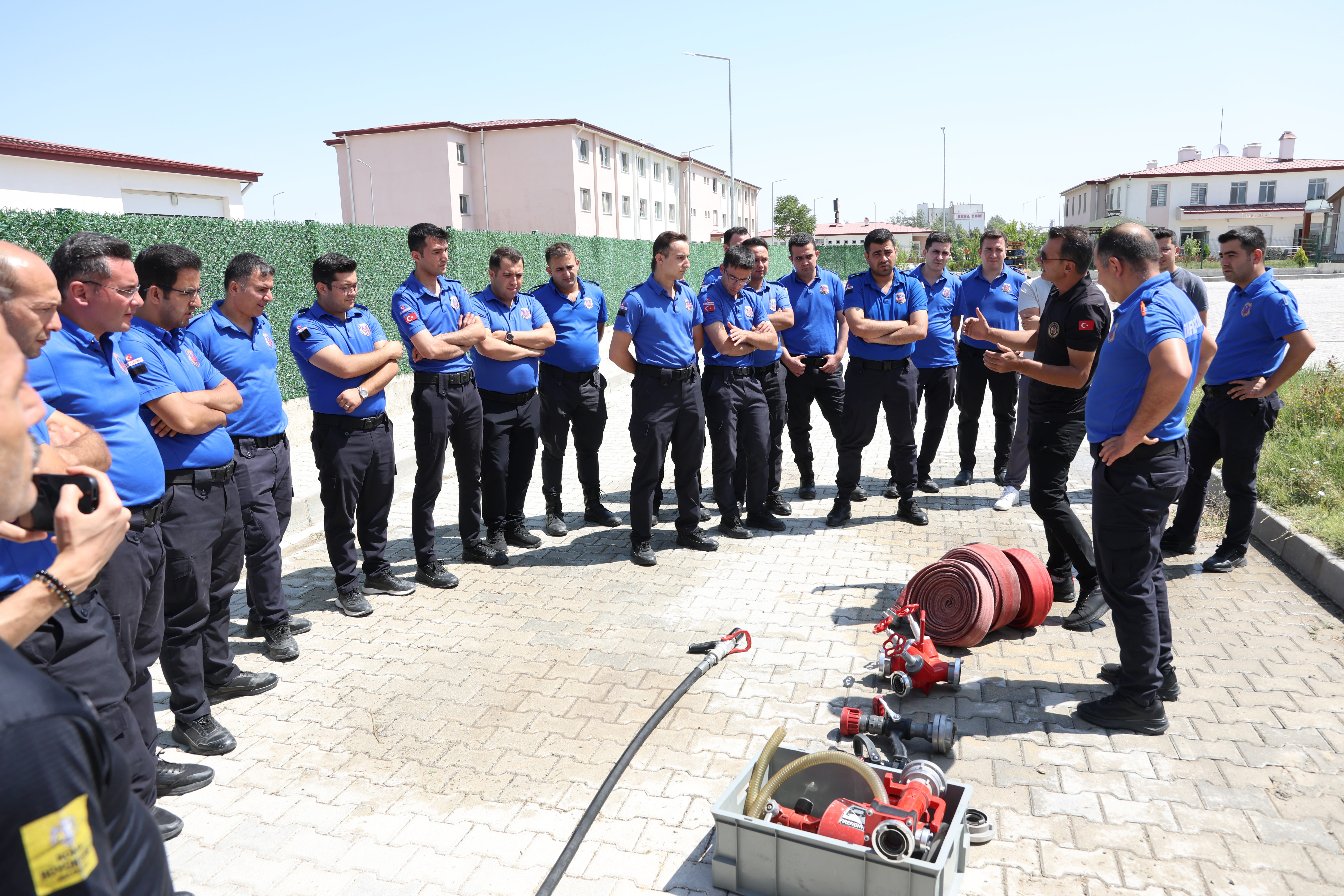 KONYA İTFAİYESİ EREĞLİ T TİPİ CEZA İNFAZ KURUMU PERSONELİNE YANGINA MÜDAHALE EĞİTİMİ VERDİ