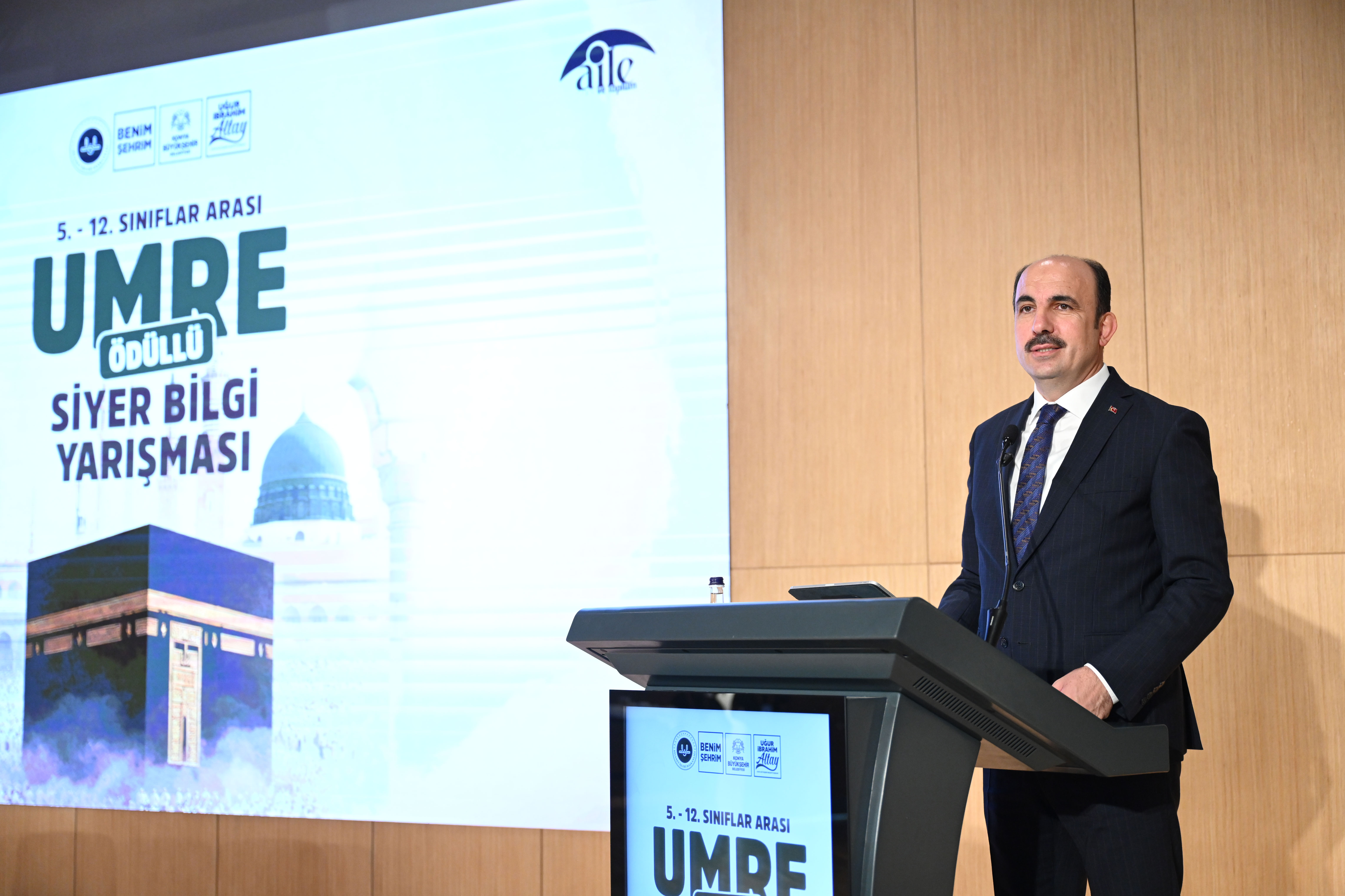BAŞKAN ALTAY UMRE ÖDÜLLÜ SİYER YARIŞMASINI KAZANAN ÖĞRENCİLER VE AİLELERİYLE BULUŞTU