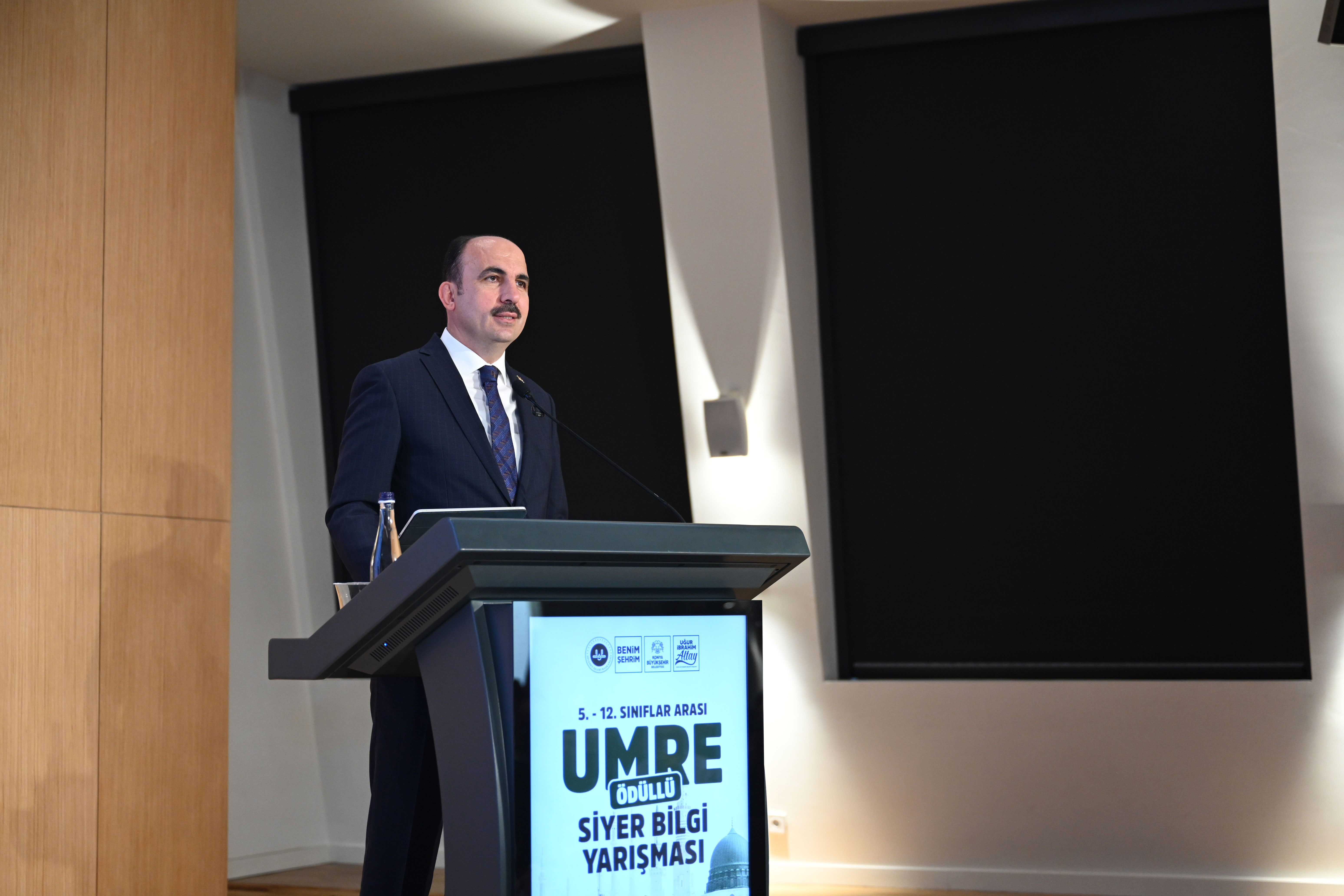 BAŞKAN ALTAY UMRE ÖDÜLLÜ SİYER YARIŞMASINI KAZANAN ÖĞRENCİLER VE AİLELERİYLE BULUŞTU