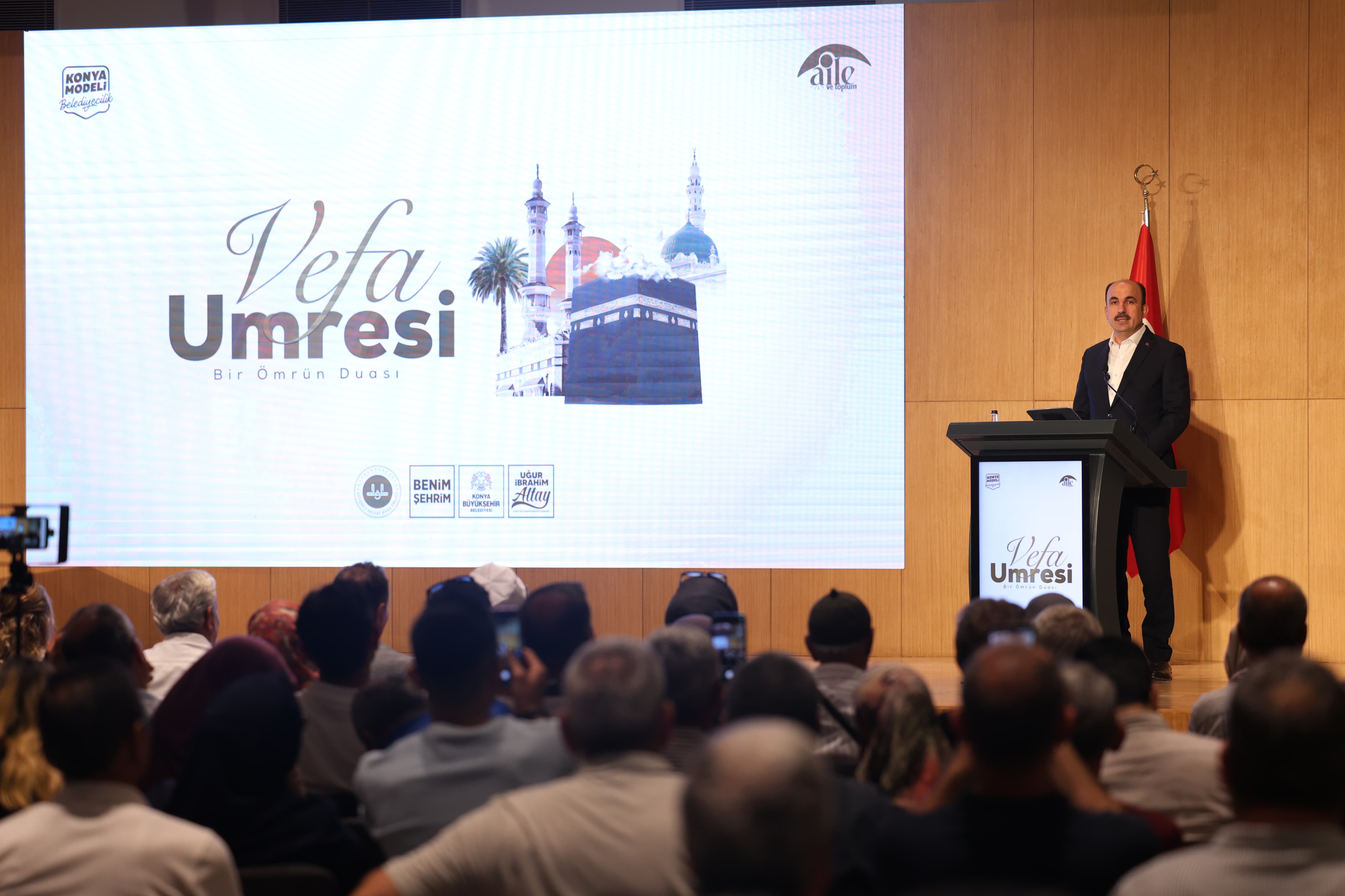 BAŞKAN ALTAY “VEFA UMRESİ” İKİNCİ KAFİLESİNİN KURA ÇEKİLİŞİNE KATILARAK KONYALILARIN HEYECANINA ORTAK OLDU