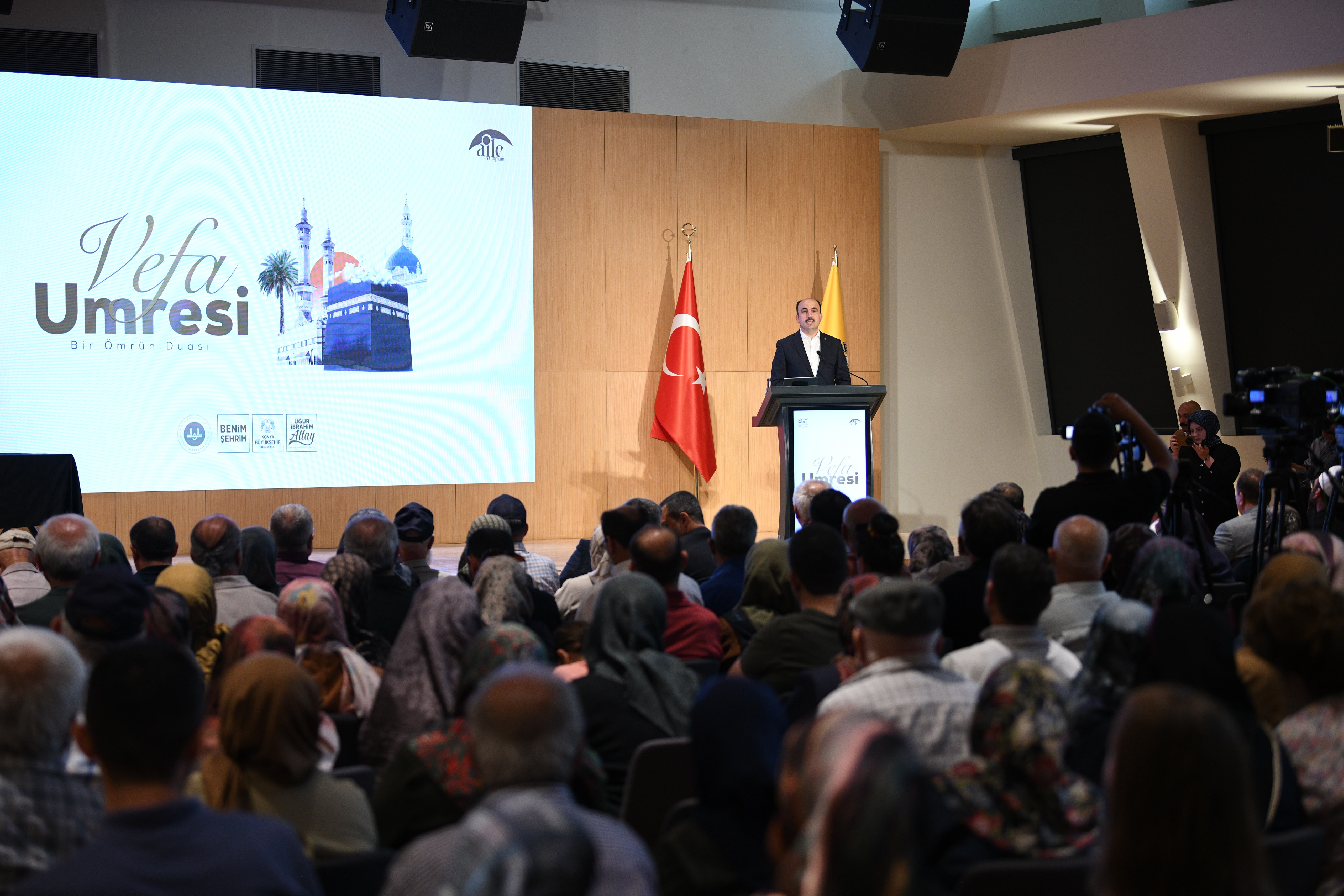 BAŞKAN ALTAY “VEFA UMRESİ” İKİNCİ KAFİLESİNİN KURA ÇEKİLİŞİNE KATILARAK KONYALILARIN HEYECANINA ORTAK OLDU
