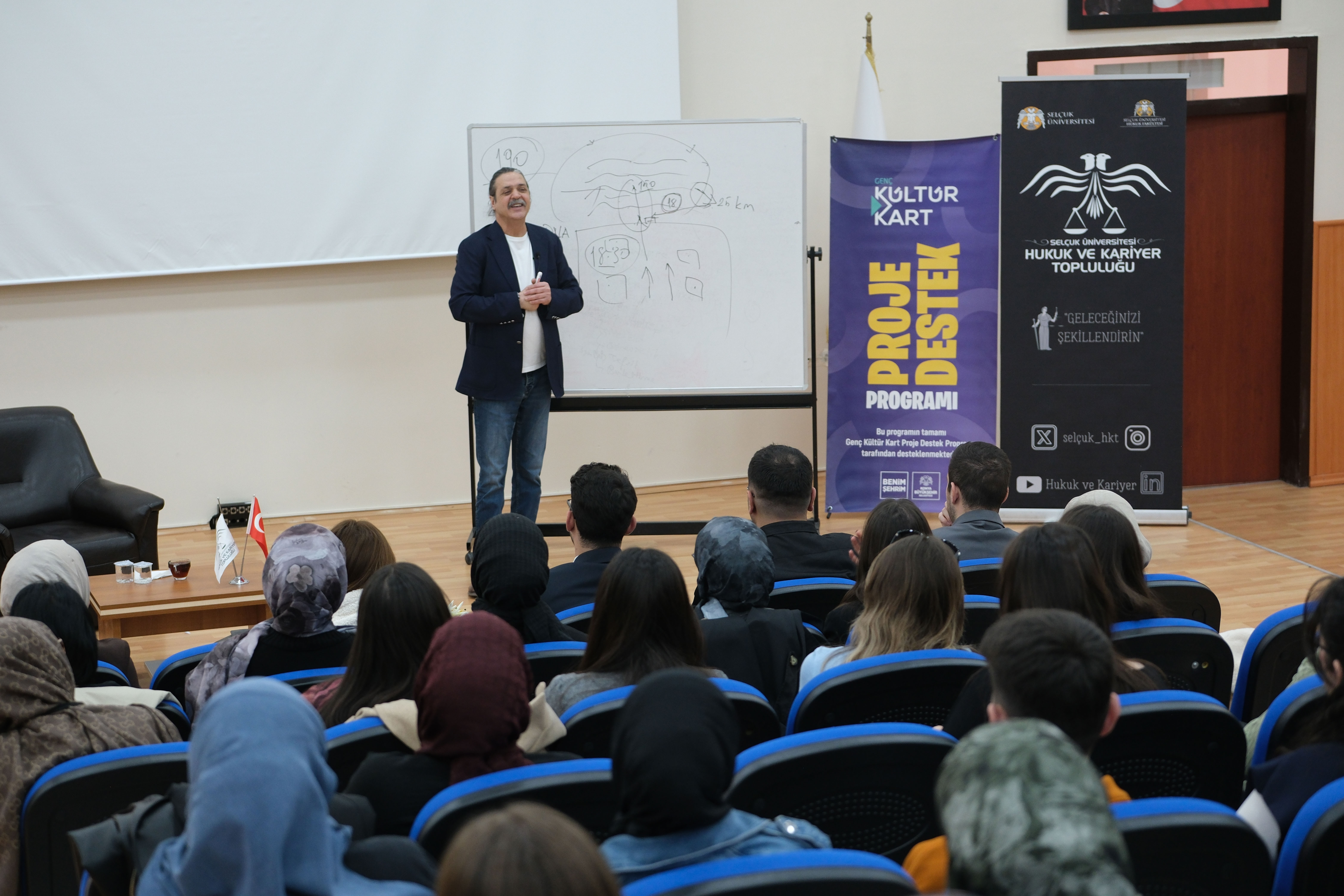 BAŞKAN ALTAY: “KONYA'YI TERCİH EDECEK GENÇLERİMİZİ HEM KALİTELİ BİR EĞİTİM HEM DE UNUTAMAYACAKLARI BİR ÜNİVERSİTE HAYATI BEKLİYOR”