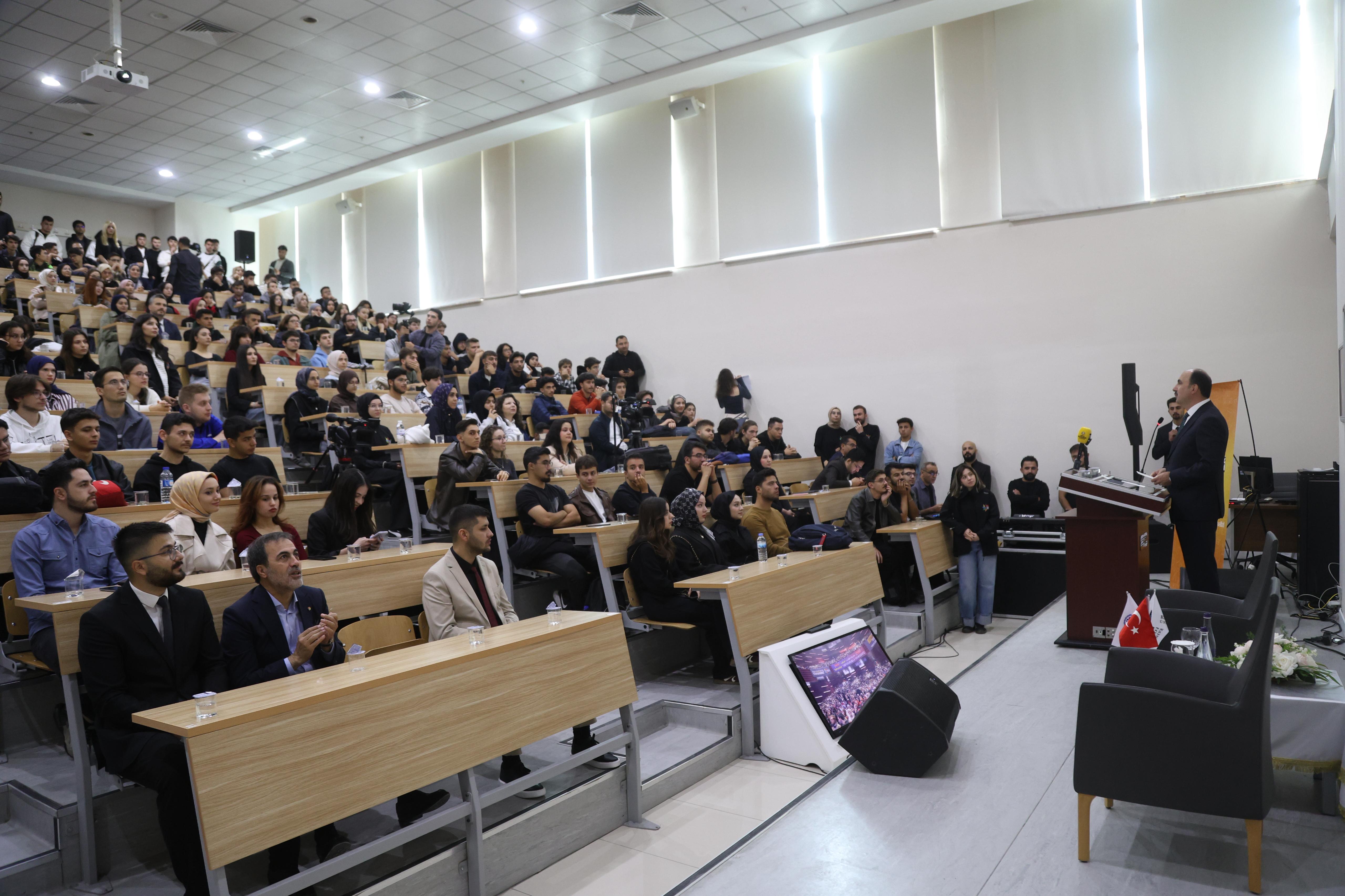 BAŞKAN ALTAY: “KONYA'YI TERCİH EDECEK GENÇLERİMİZİ HEM KALİTELİ BİR EĞİTİM HEM DE UNUTAMAYACAKLARI BİR ÜNİVERSİTE HAYATI BEKLİYOR”