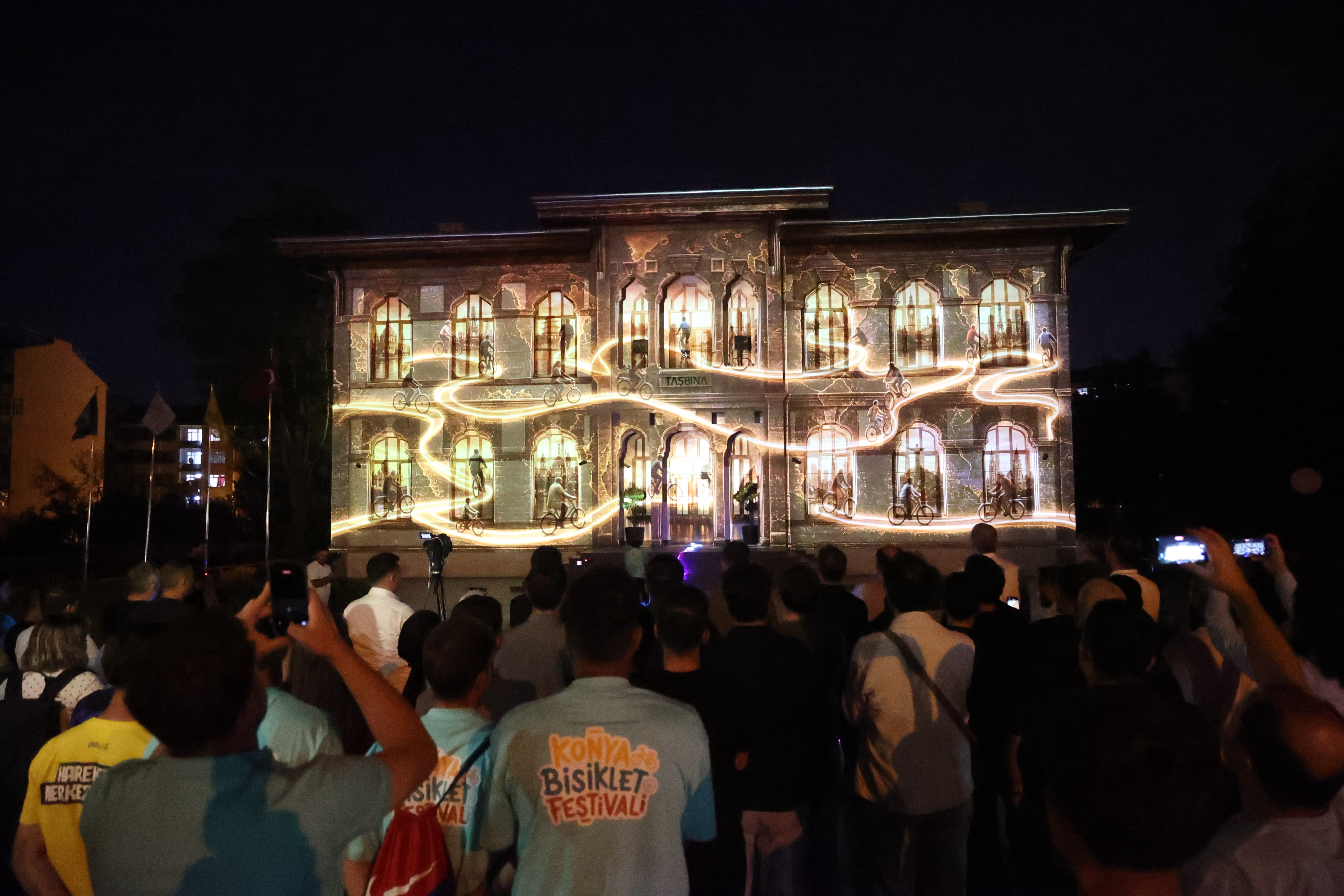 TAŞ BİNA’DA “KONYA BİSİKLET FESTİVALİ” TEMALI VİDEO MAPPİNG VE DRONE GÖSTERİSİ YAPILDI