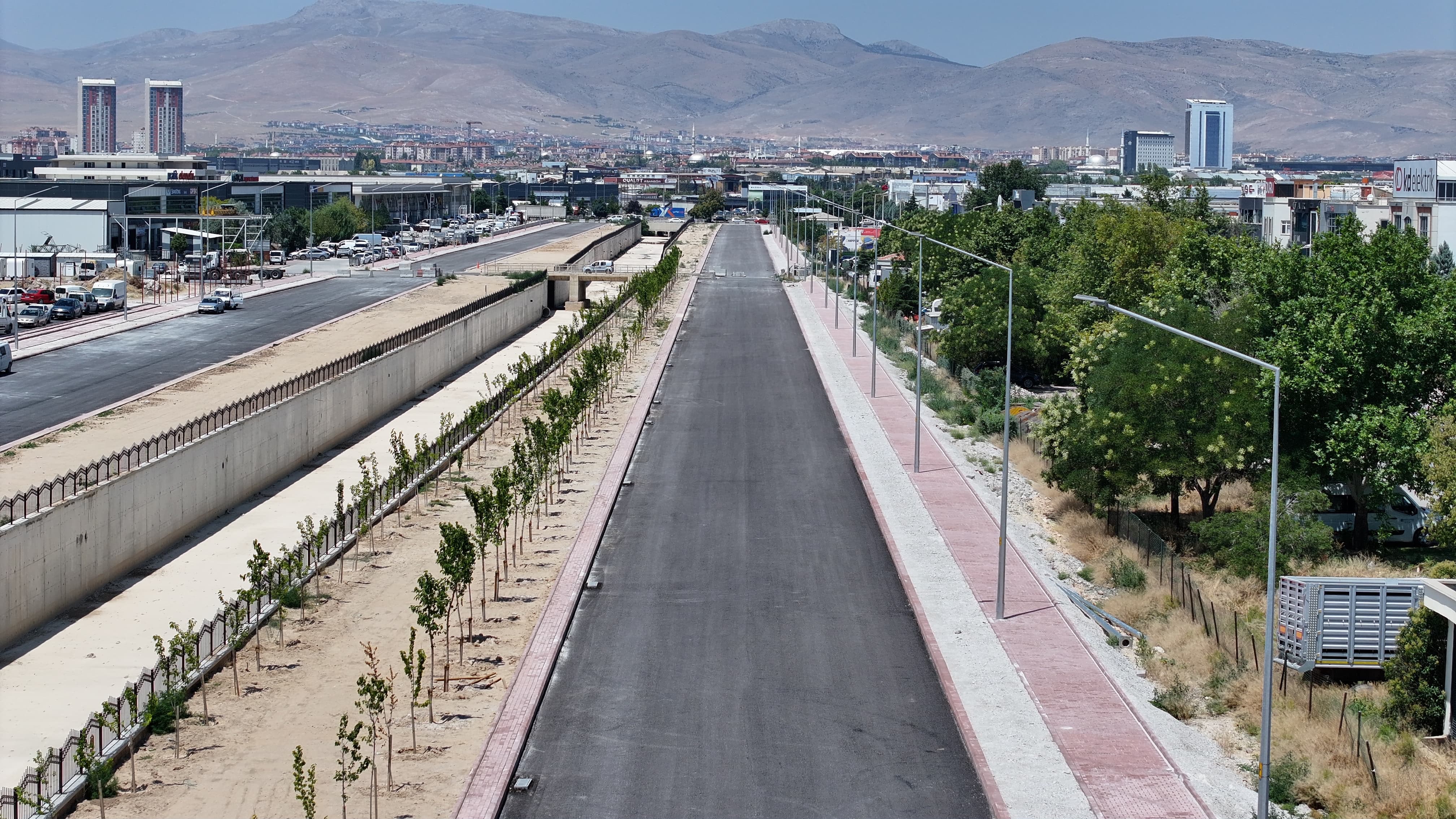BAŞKAN ALTAY, KEÇİLİ KANALI ISLAH ÇALIŞMASI VE MURAT KURUM CADDESİ’NDE İNCELEMELERDE BULUNDU