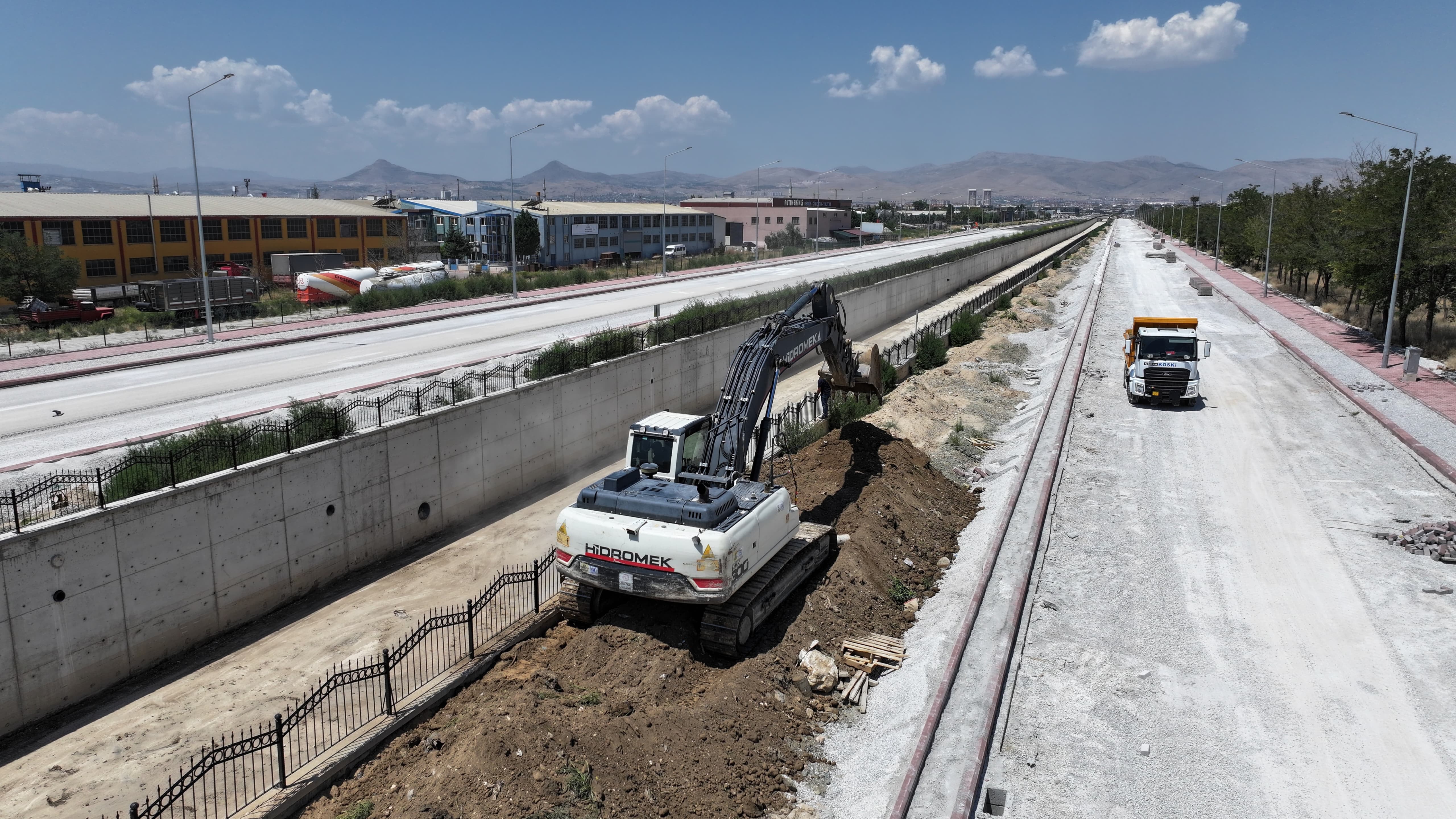 BAŞKAN ALTAY, KEÇİLİ KANALI ISLAH ÇALIŞMASI VE MURAT KURUM CADDESİ’NDE İNCELEMELERDE BULUNDU