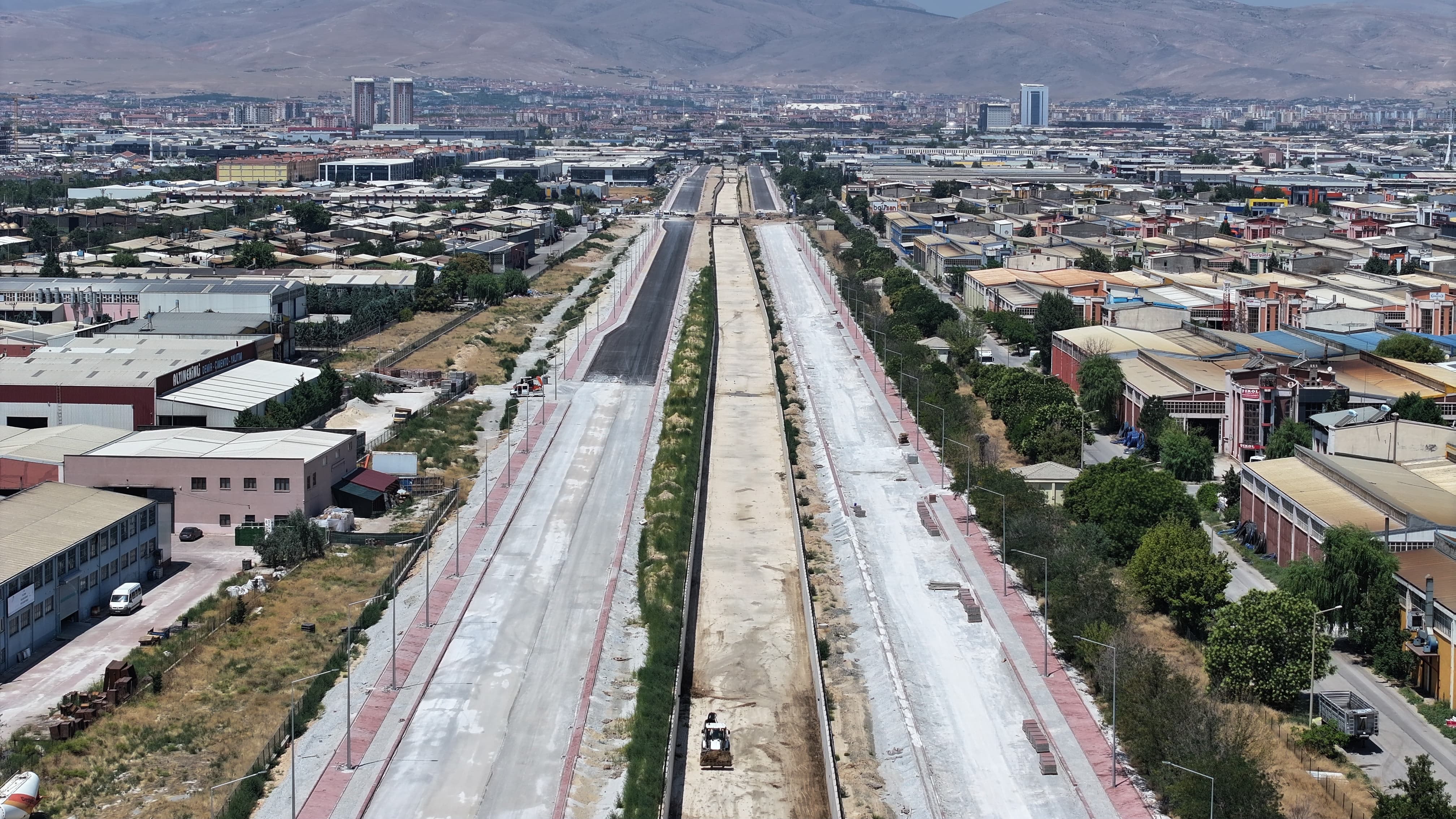 BAŞKAN ALTAY, KEÇİLİ KANALI ISLAH ÇALIŞMASI VE MURAT KURUM CADDESİ’NDE İNCELEMELERDE BULUNDU