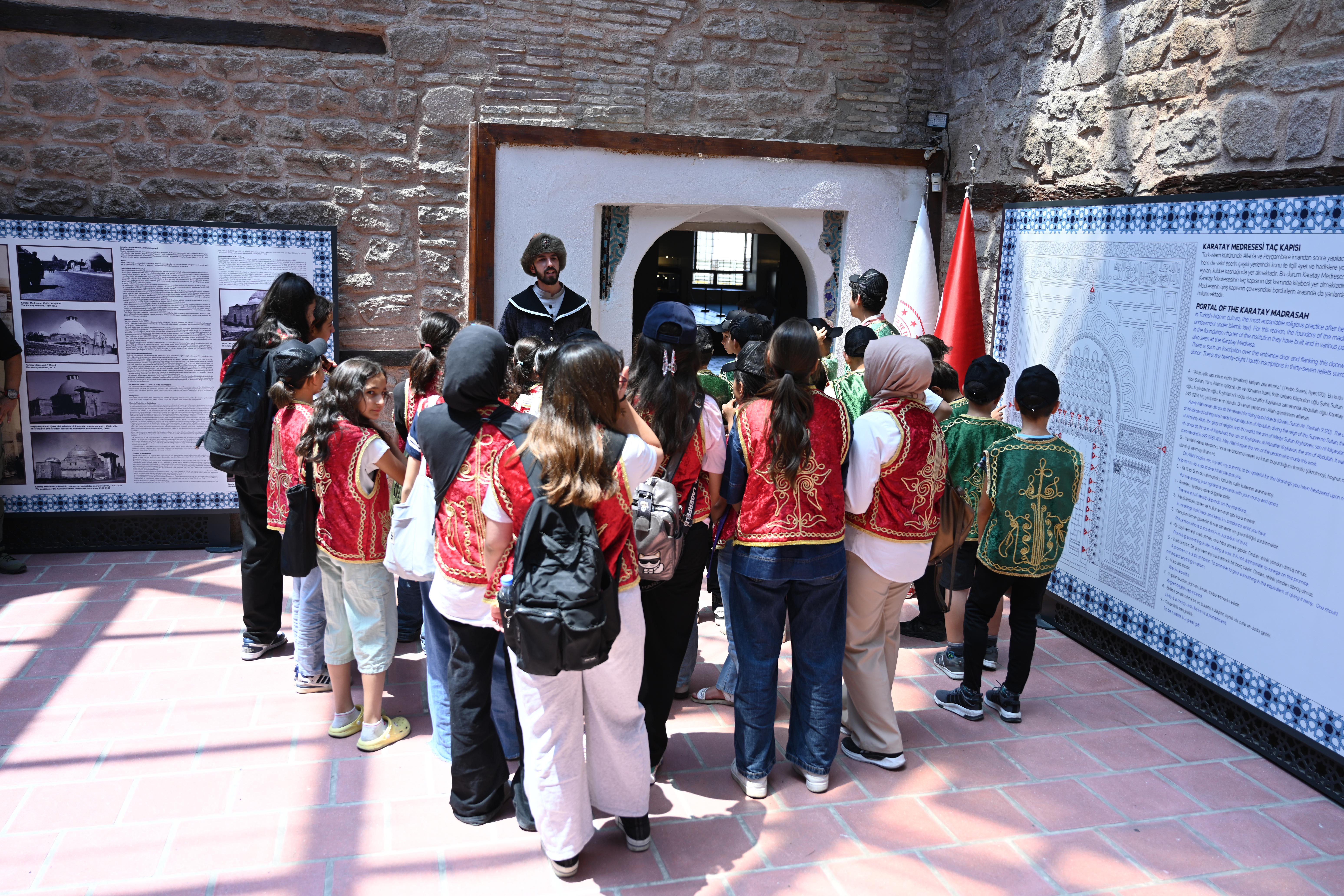 GENÇ KOMEK YAZ OKULU ÖĞRENCİLERİ “ŞEHRİN KALBİNDE YOLCULUK” YAPTI