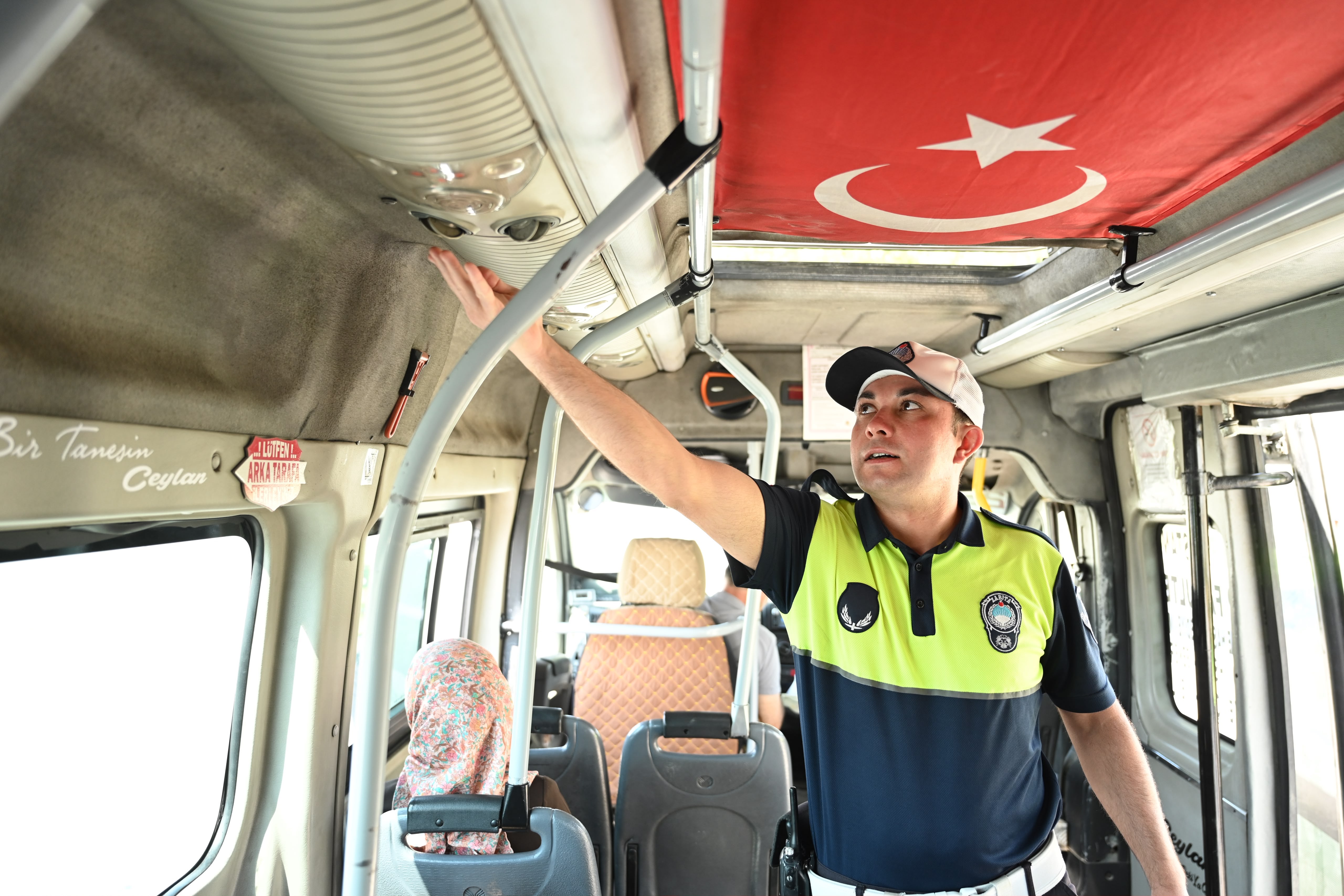 KONYA BÜYÜKŞEHİR ZABITASI TOPLU TAŞIMA DENETİMLERİNİ SÜRDÜRÜYOR