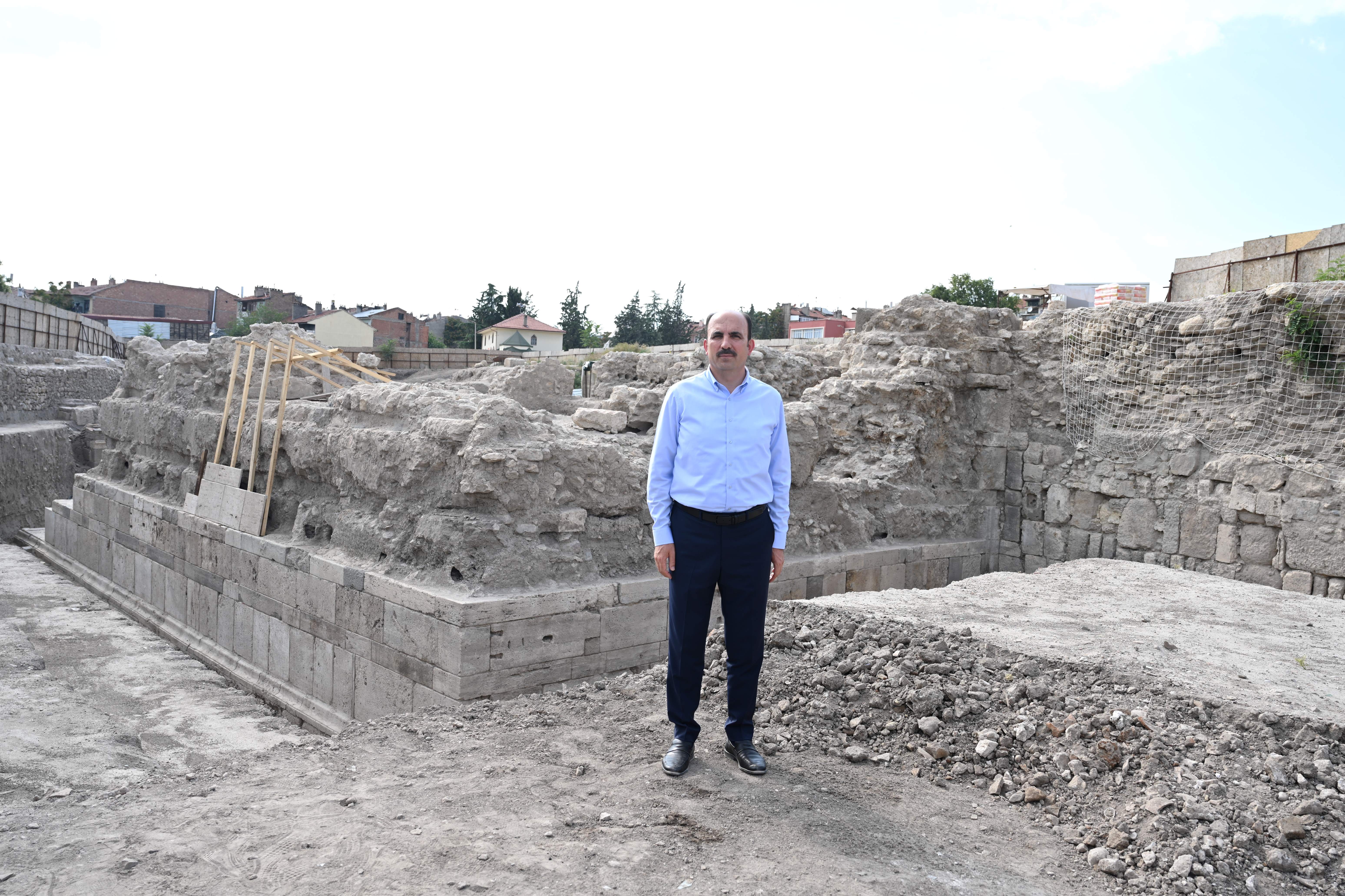 BAŞKAN ALTAY: “LARENDE KAZISI KONYA TARİHİNE ETKİ EDECEK BİR KEŞİF OLDU”