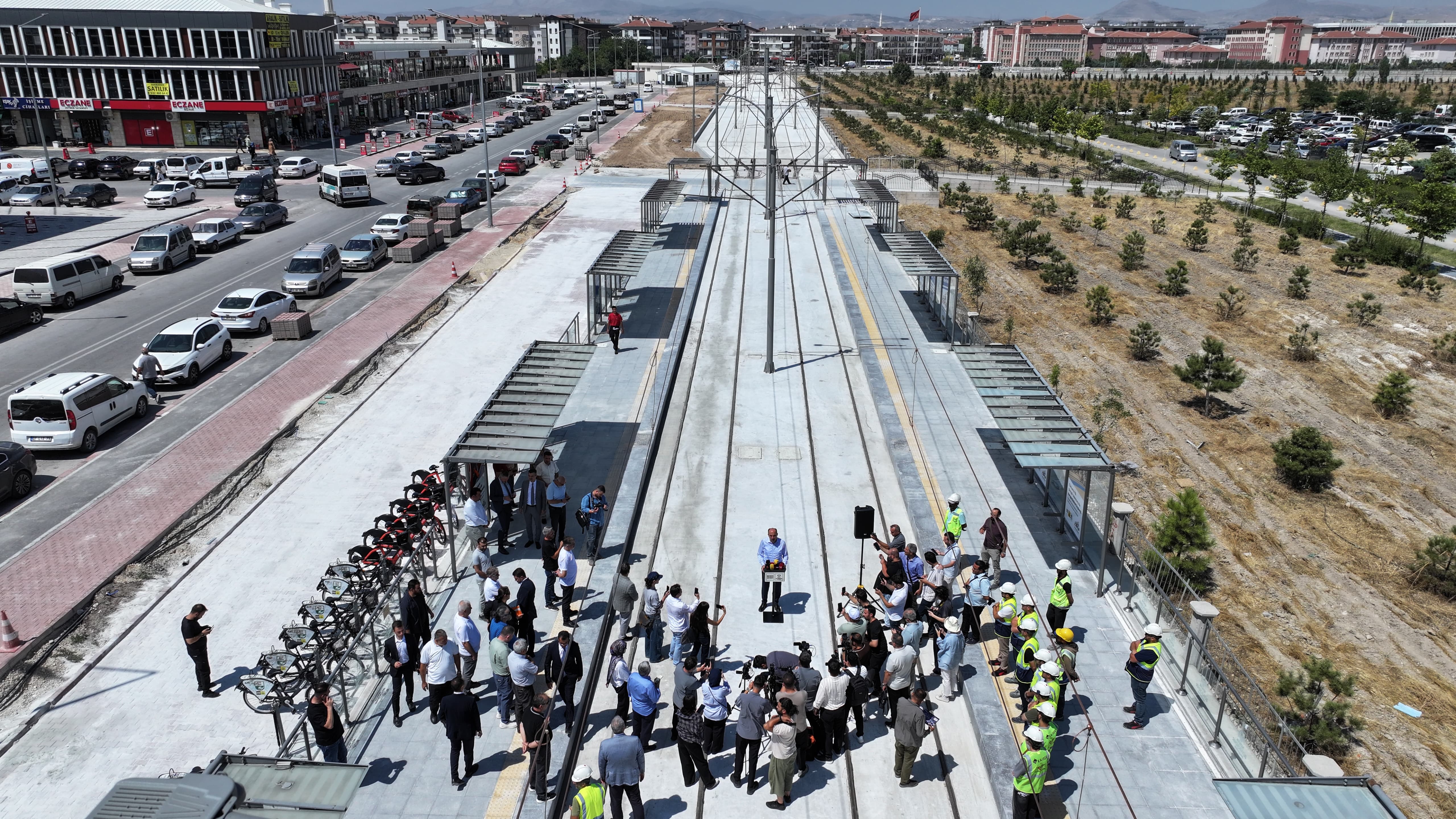 BAŞKAN ALTAY BASIN MENSUPLARIYLA BİRLİKTE RAYLI SİSTEM PROJELERİNİ İNCELEDİ