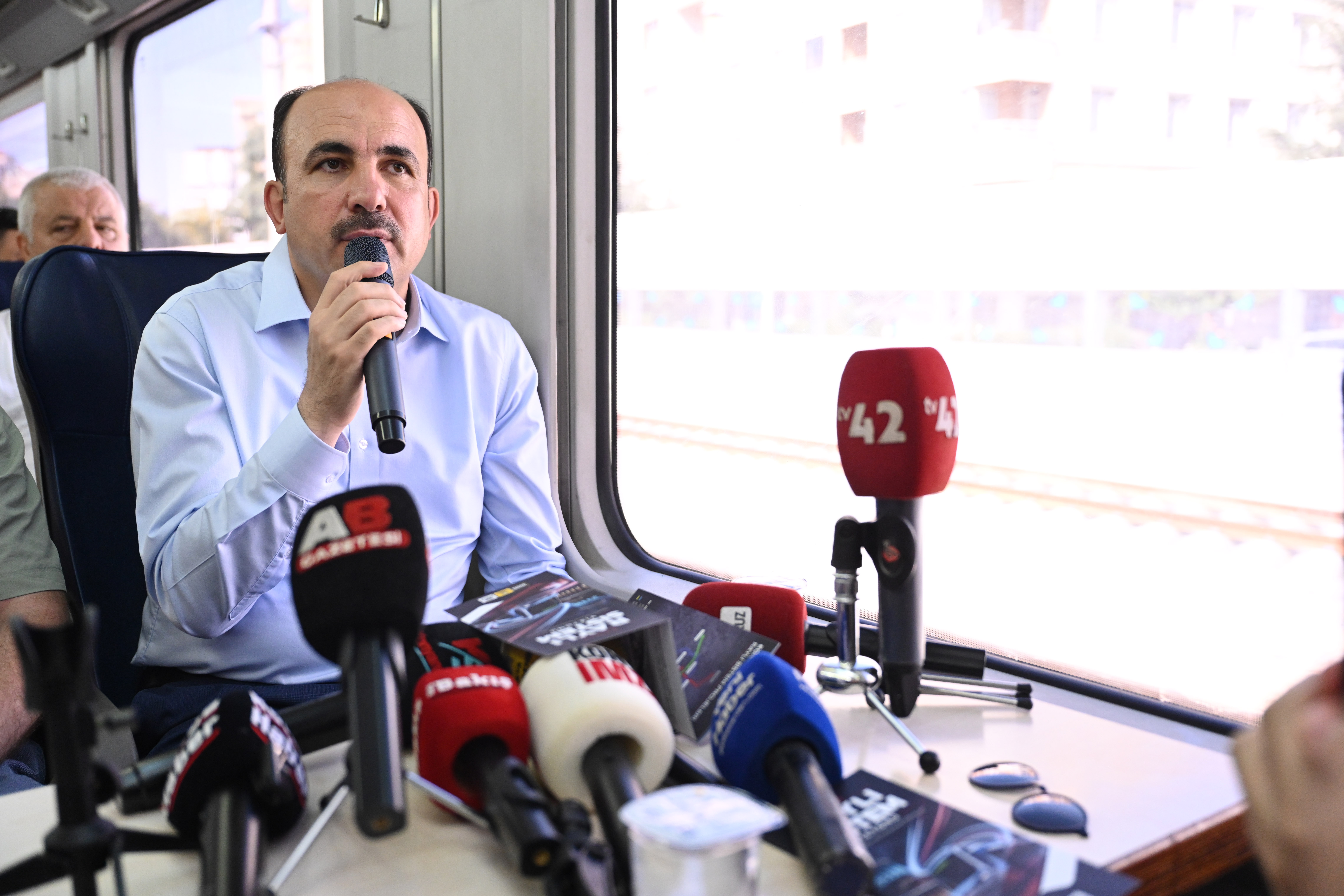 BAŞKAN ALTAY BASIN MENSUPLARIYLA BİRLİKTE RAYLI SİSTEM PROJELERİNİ İNCELEDİ