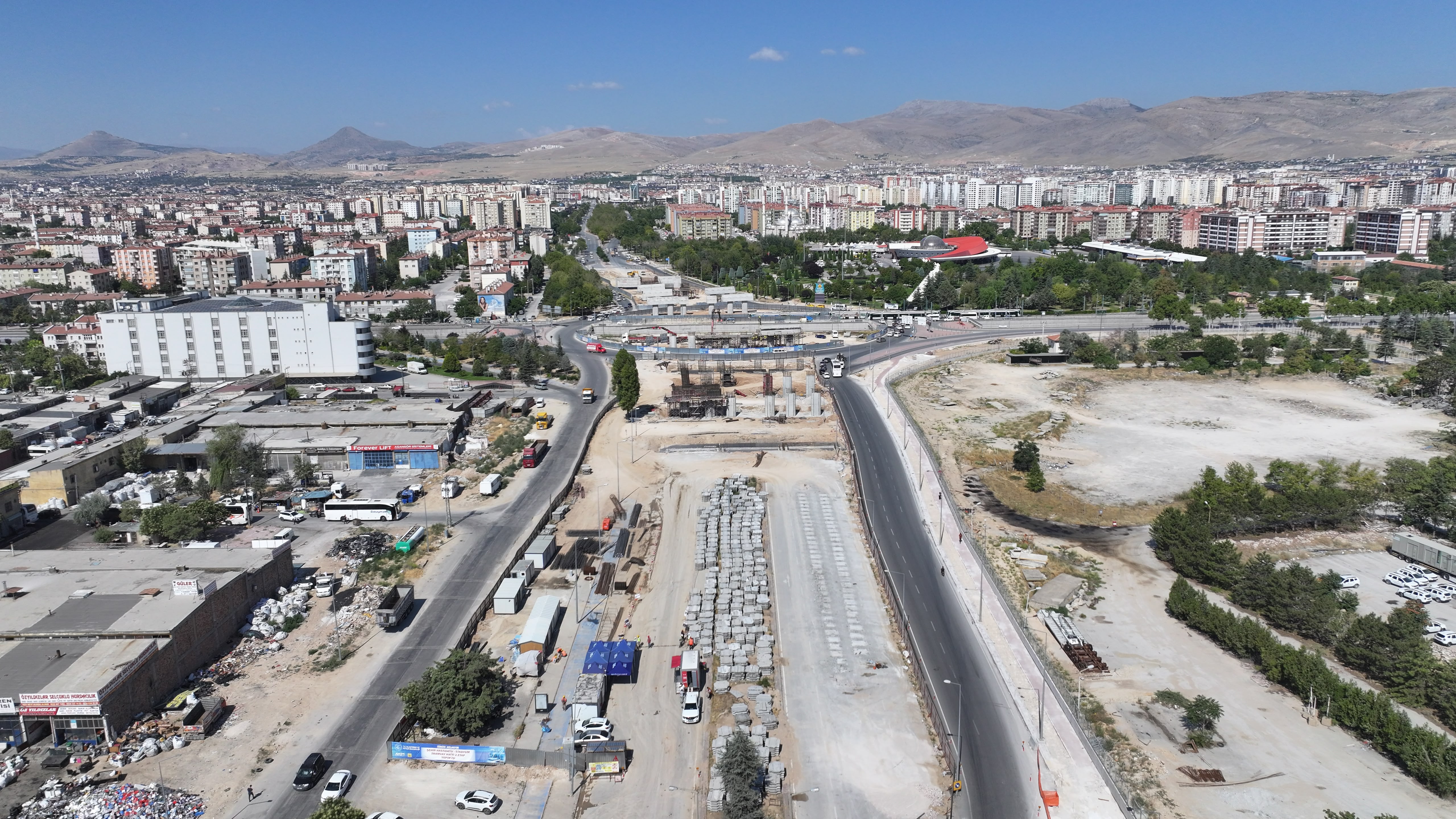 BAŞKAN ALTAY BASIN MENSUPLARIYLA BİRLİKTE RAYLI SİSTEM PROJELERİNİ İNCELEDİ