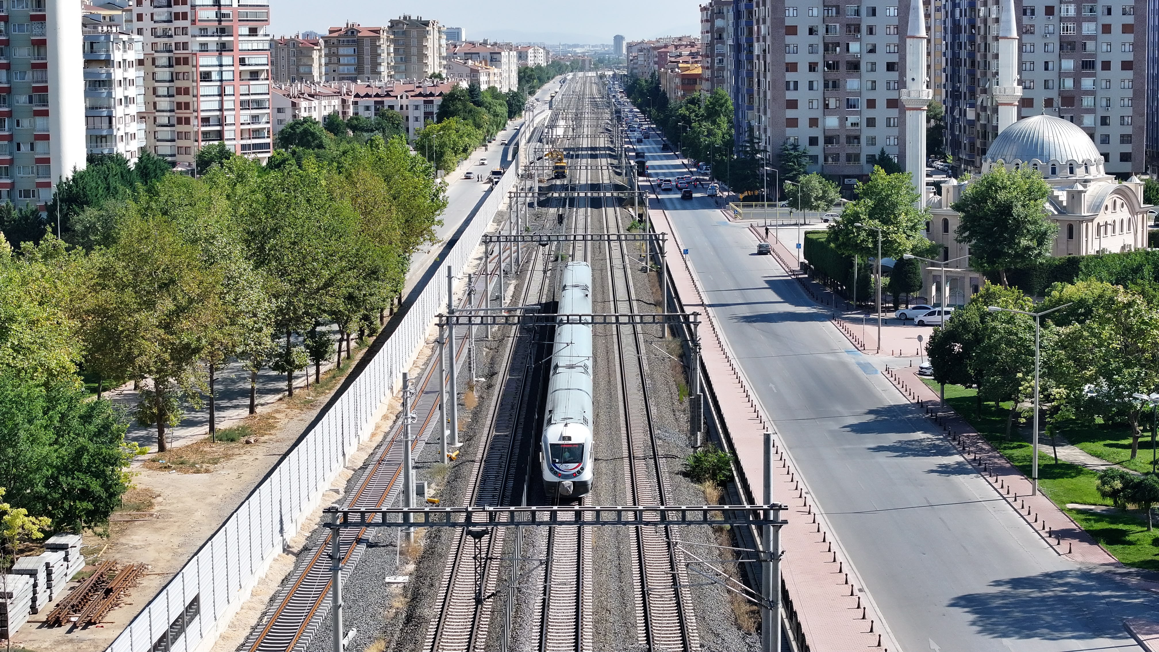 BAŞKAN ALTAY BASIN MENSUPLARIYLA BİRLİKTE RAYLI SİSTEM PROJELERİNİ İNCELEDİ