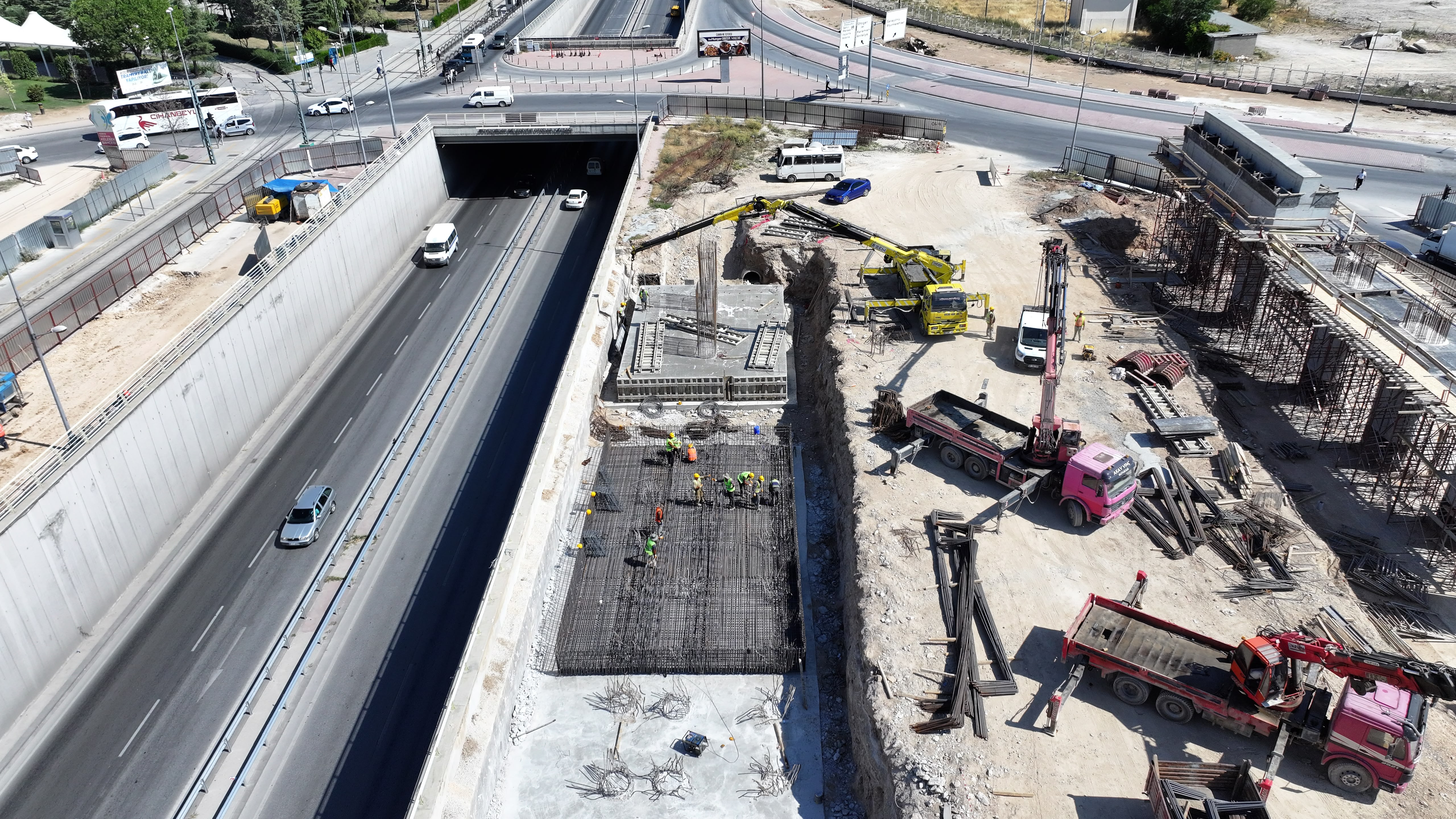 BAŞKAN ALTAY BASIN MENSUPLARIYLA BİRLİKTE RAYLI SİSTEM PROJELERİNİ İNCELEDİ