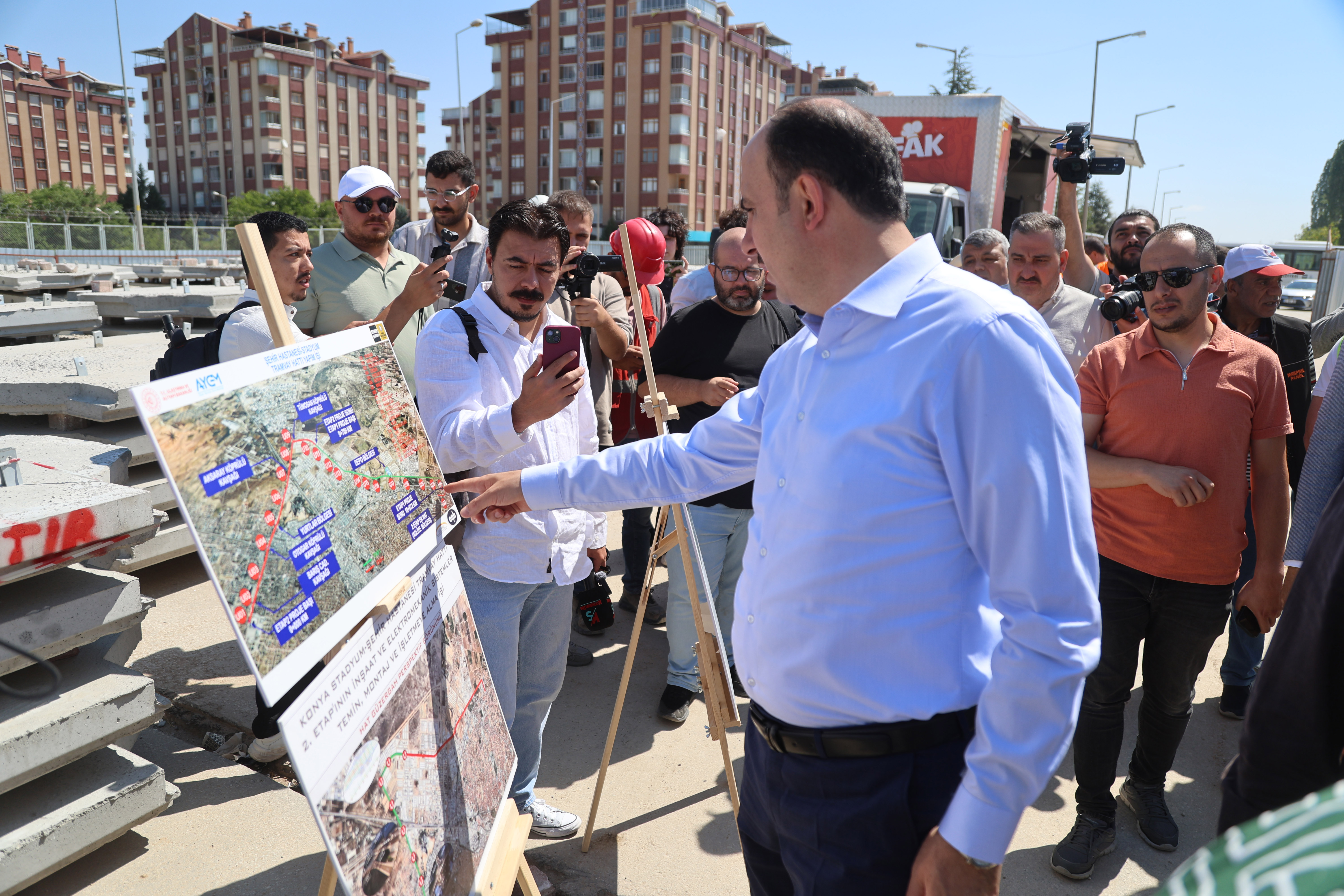 BAŞKAN ALTAY BASIN MENSUPLARIYLA BİRLİKTE RAYLI SİSTEM PROJELERİNİ İNCELEDİ