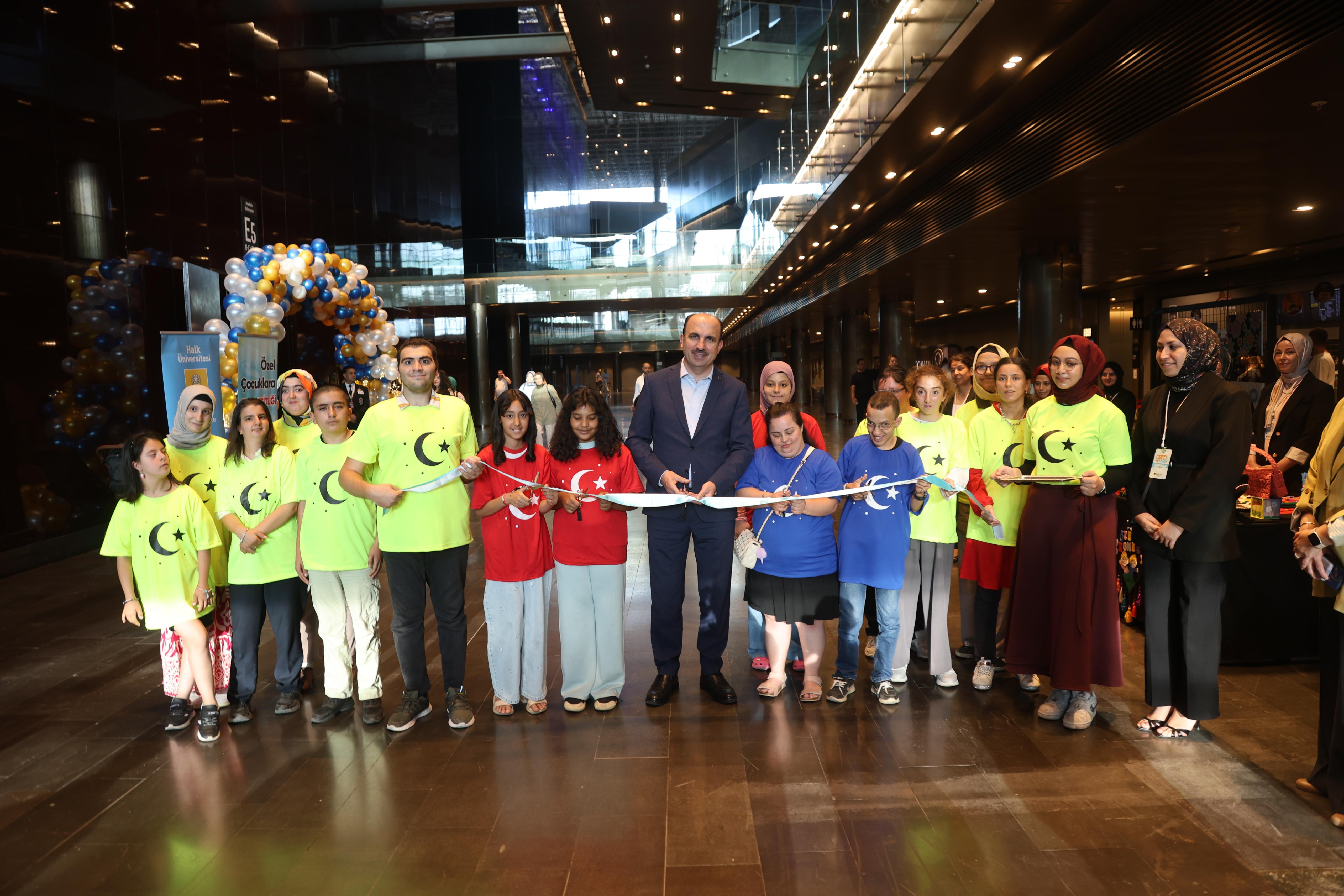 BAŞKAN ALTAY, “EN ÖZEL KOMEK’Lİ” ÖĞRENCİLERİN HEYECANINA EŞLİK ETTİ