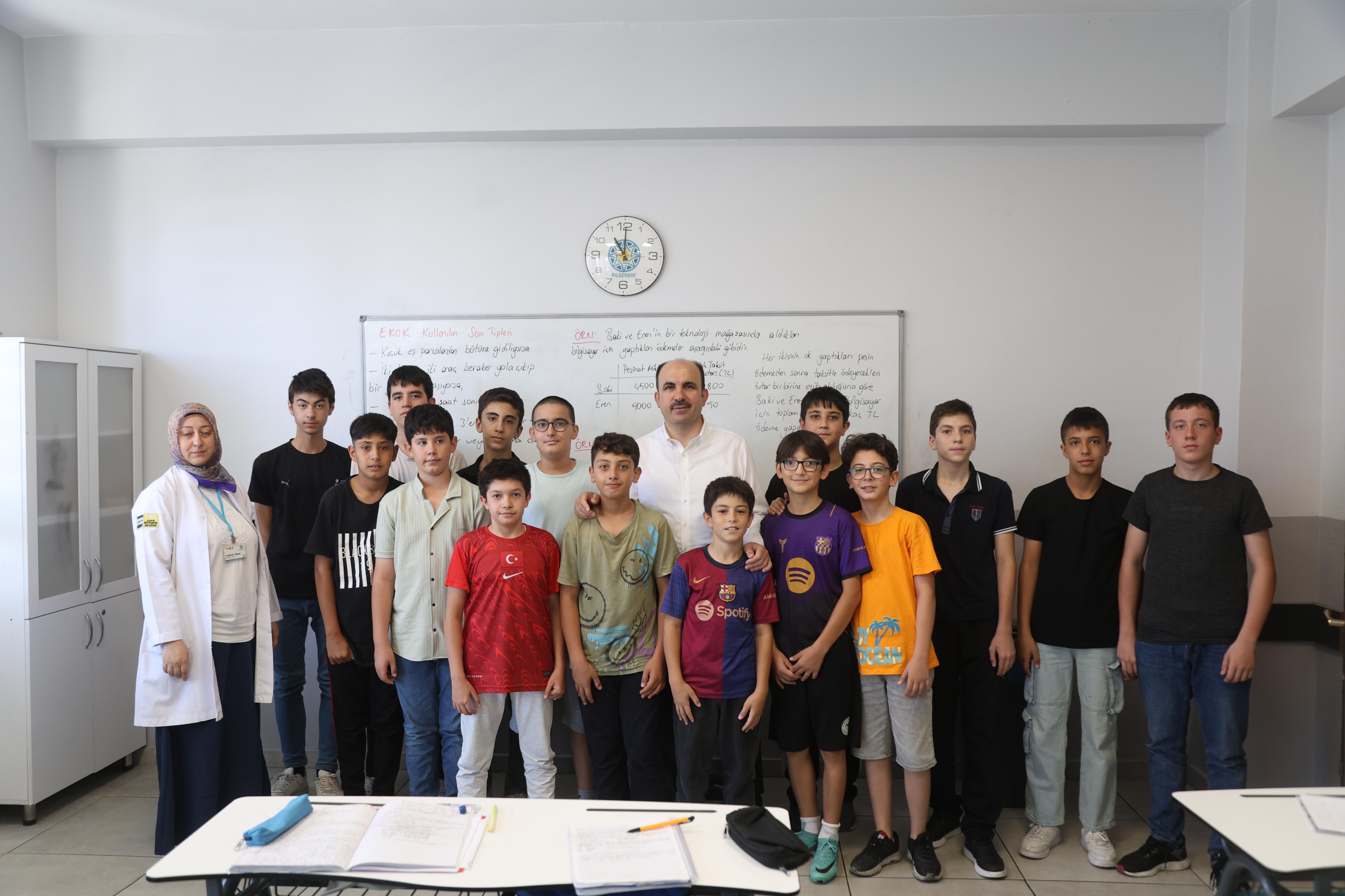 BAŞKAN ALTAY BİLGEHANE VE YAZ KUR’AN KURSU’NDA EĞİTİM GÖREN ÖĞRENCİLERLE BULUŞTU