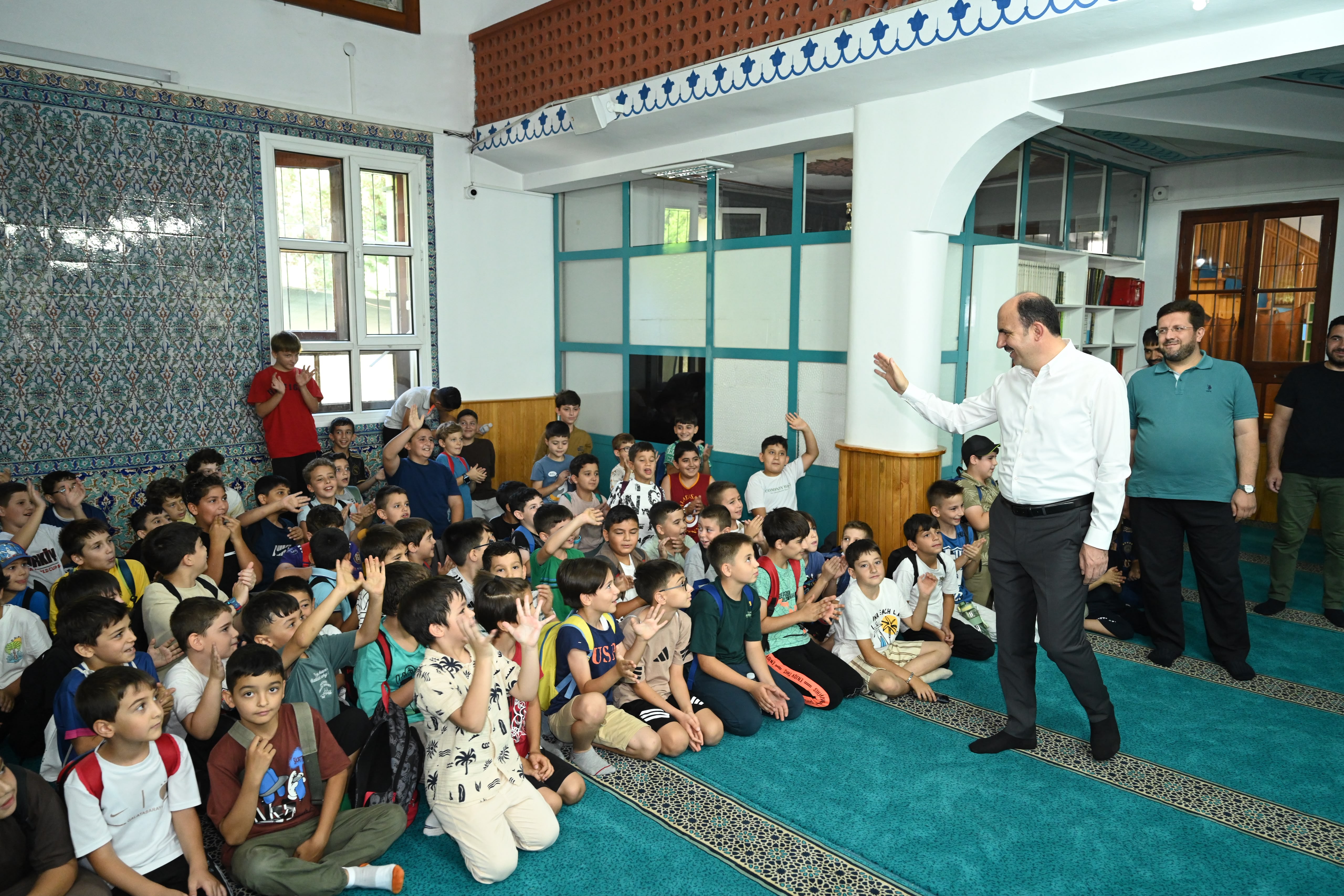 BAŞKAN ALTAY BİLGEHANE VE YAZ KUR’AN KURSU’NDA EĞİTİM GÖREN ÖĞRENCİLERLE BULUŞTU