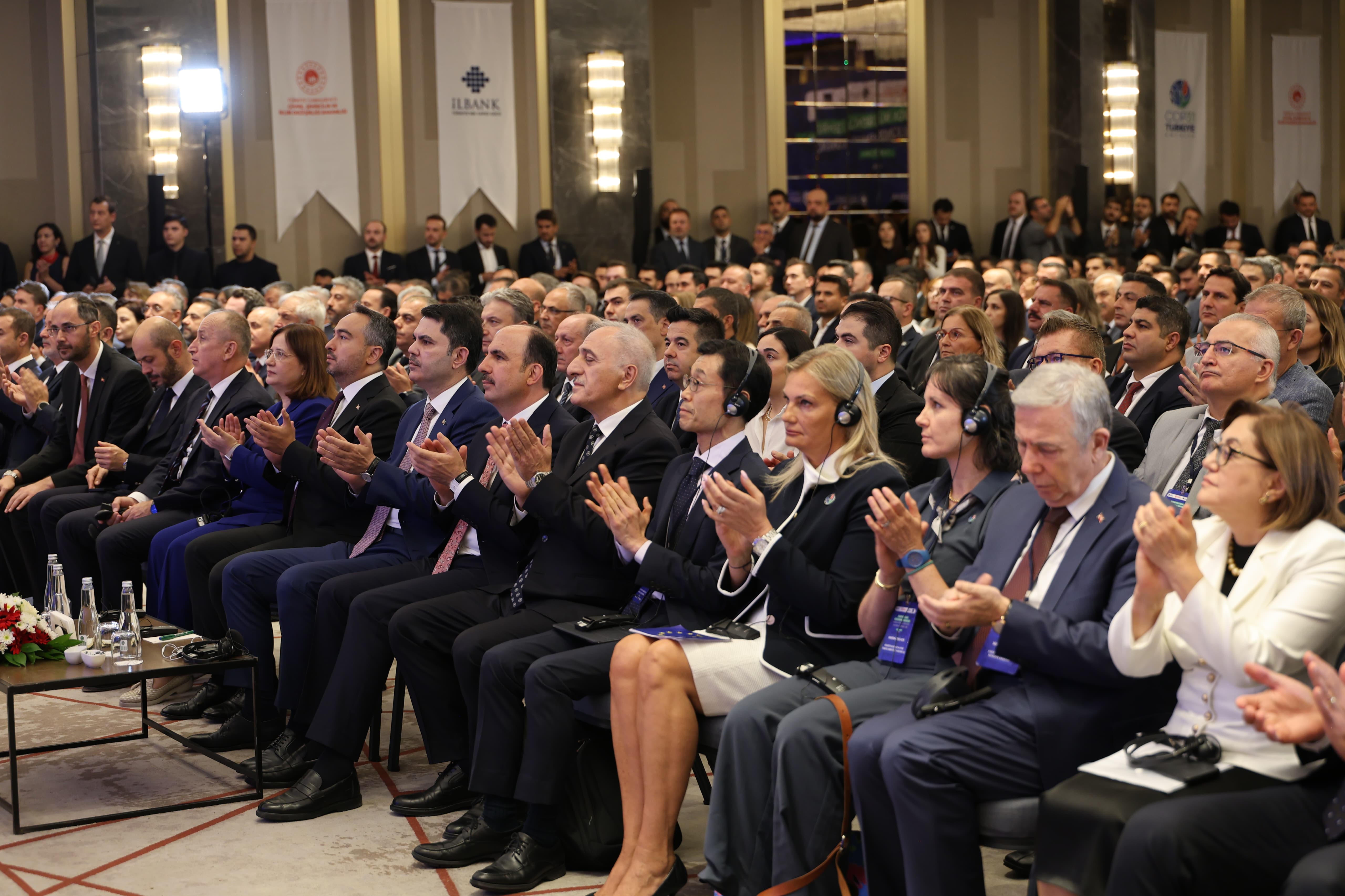 COP31 ÖNCESİ "İKLİM DİRENÇLİ ŞEHİRLERİN GELİŞTİRİLMESİ" TOPLANTISI BAKAN MURAT KURUM’UN KATILIMIYLA YAPILDI