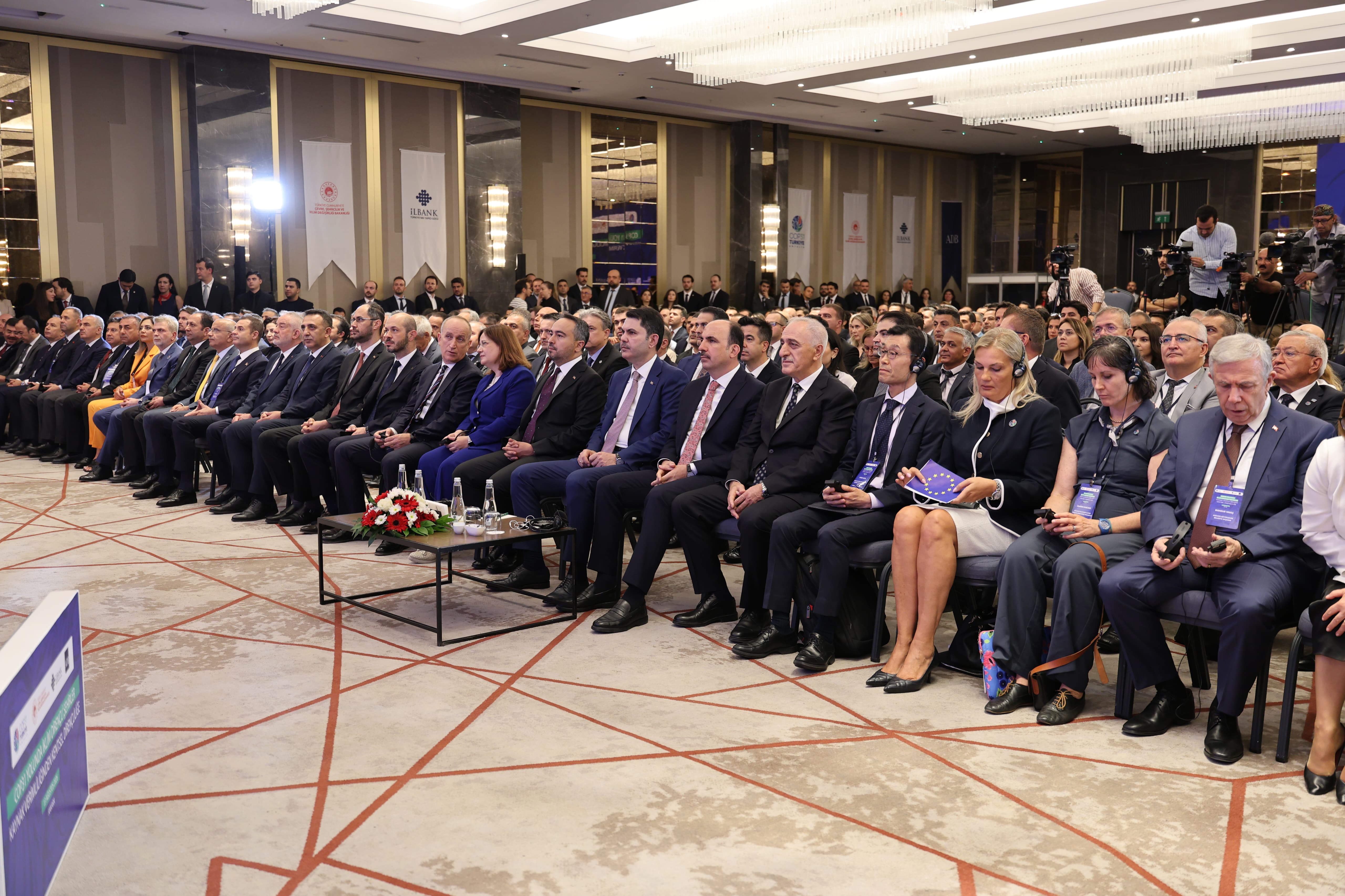 COP31 ÖNCESİ "İKLİM DİRENÇLİ ŞEHİRLERİN GELİŞTİRİLMESİ" TOPLANTISI BAKAN MURAT KURUM’UN KATILIMIYLA YAPILDI