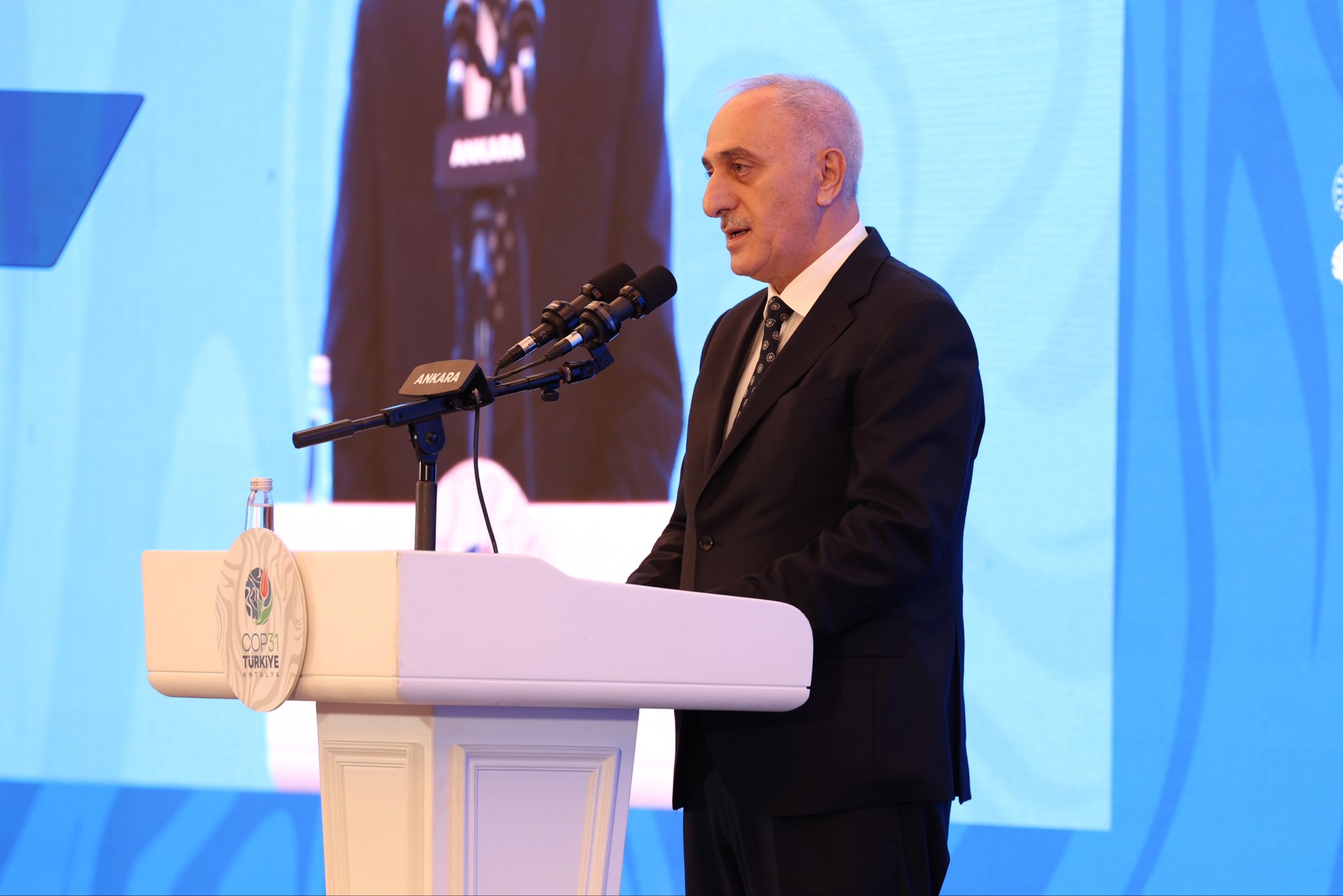 COP31 ÖNCESİ "İKLİM DİRENÇLİ ŞEHİRLERİN GELİŞTİRİLMESİ" TOPLANTISI BAKAN MURAT KURUM’UN KATILIMIYLA YAPILDI