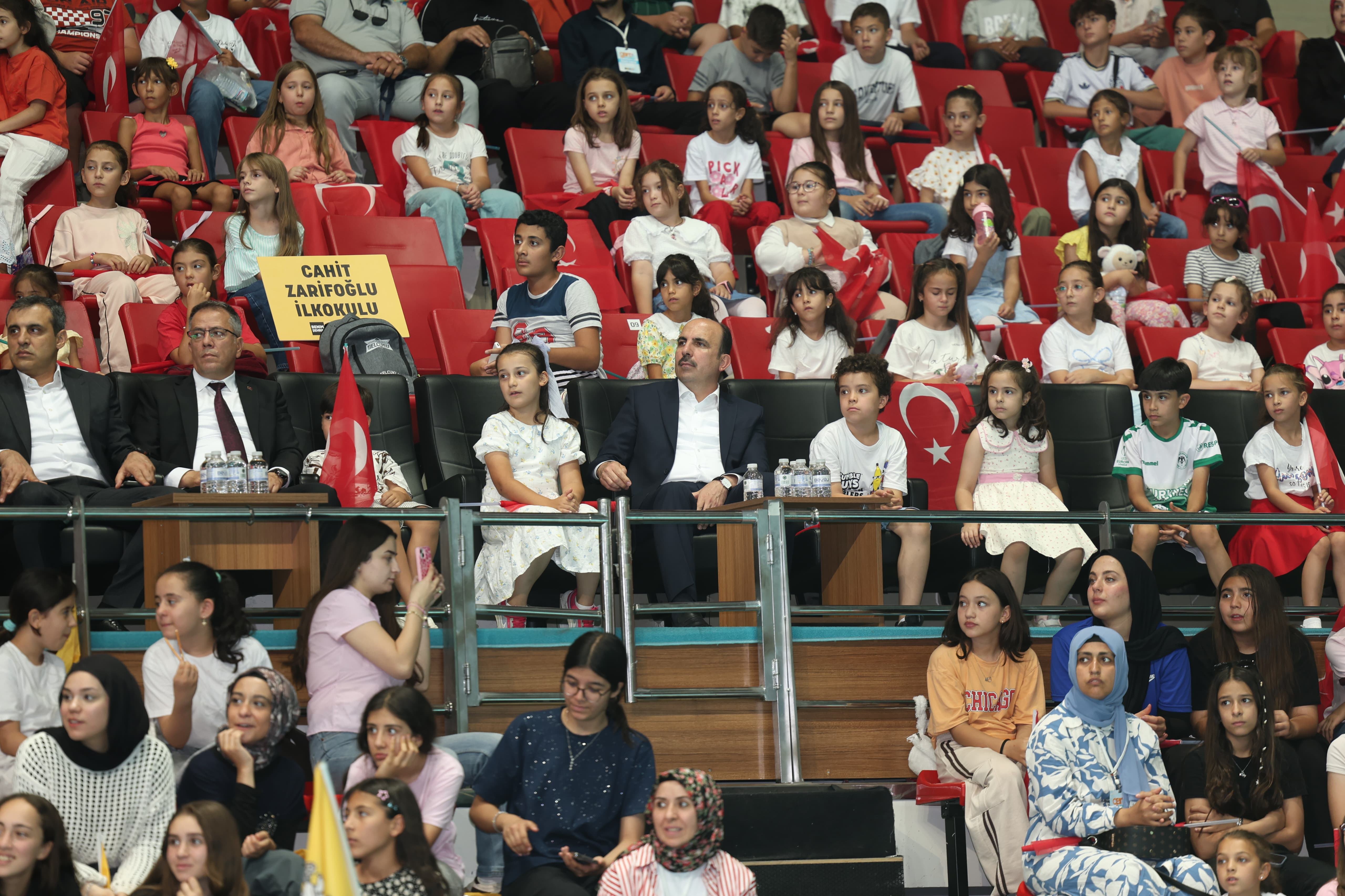 BAŞKAN ALTAY, GENÇ KOMEK YAZ OKULU’NUN MUHTEŞEM KAPANIŞ PROGRAMINA KATILDI