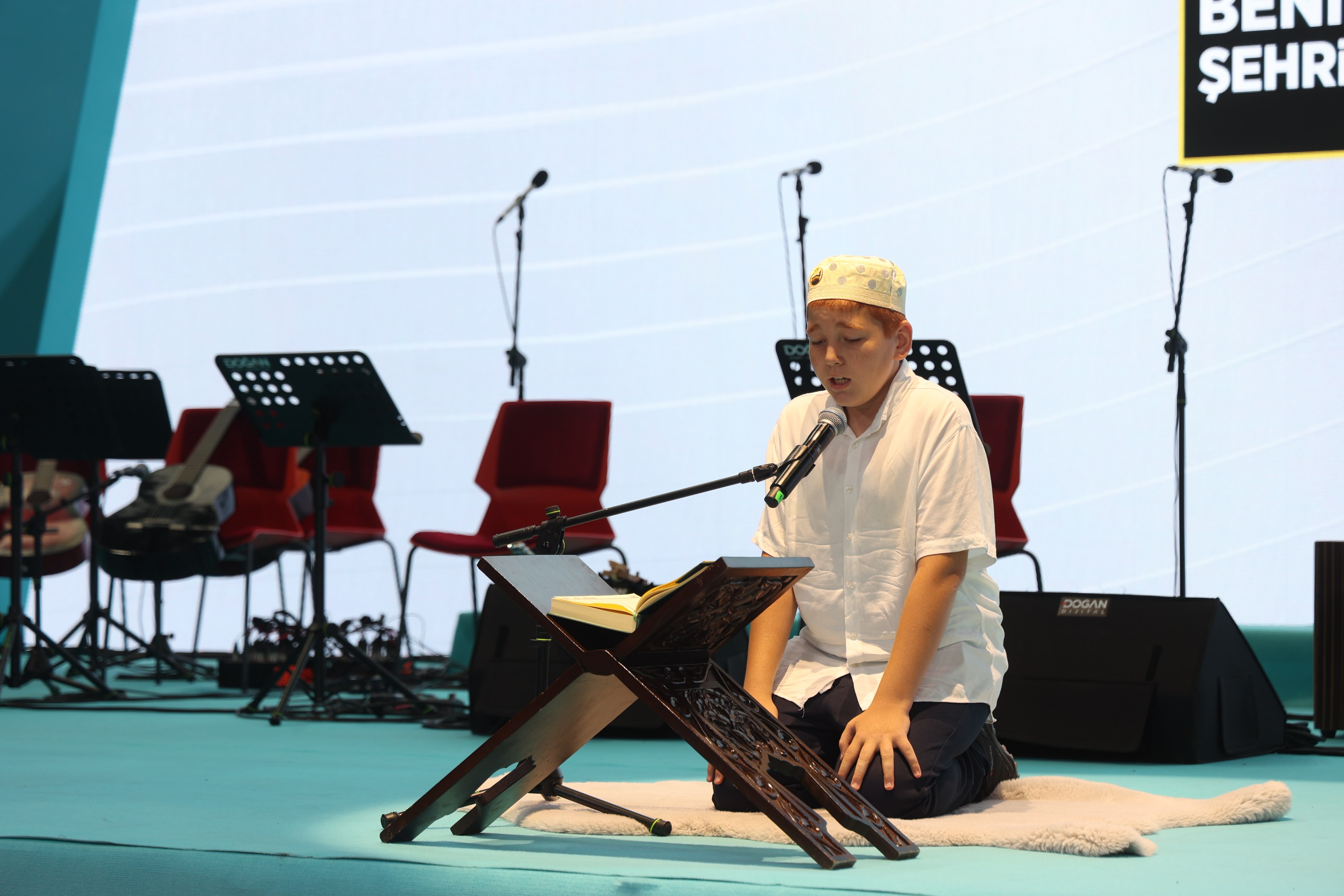 BAŞKAN ALTAY, GENÇ KOMEK YAZ OKULU’NUN MUHTEŞEM KAPANIŞ PROGRAMINA KATILDI